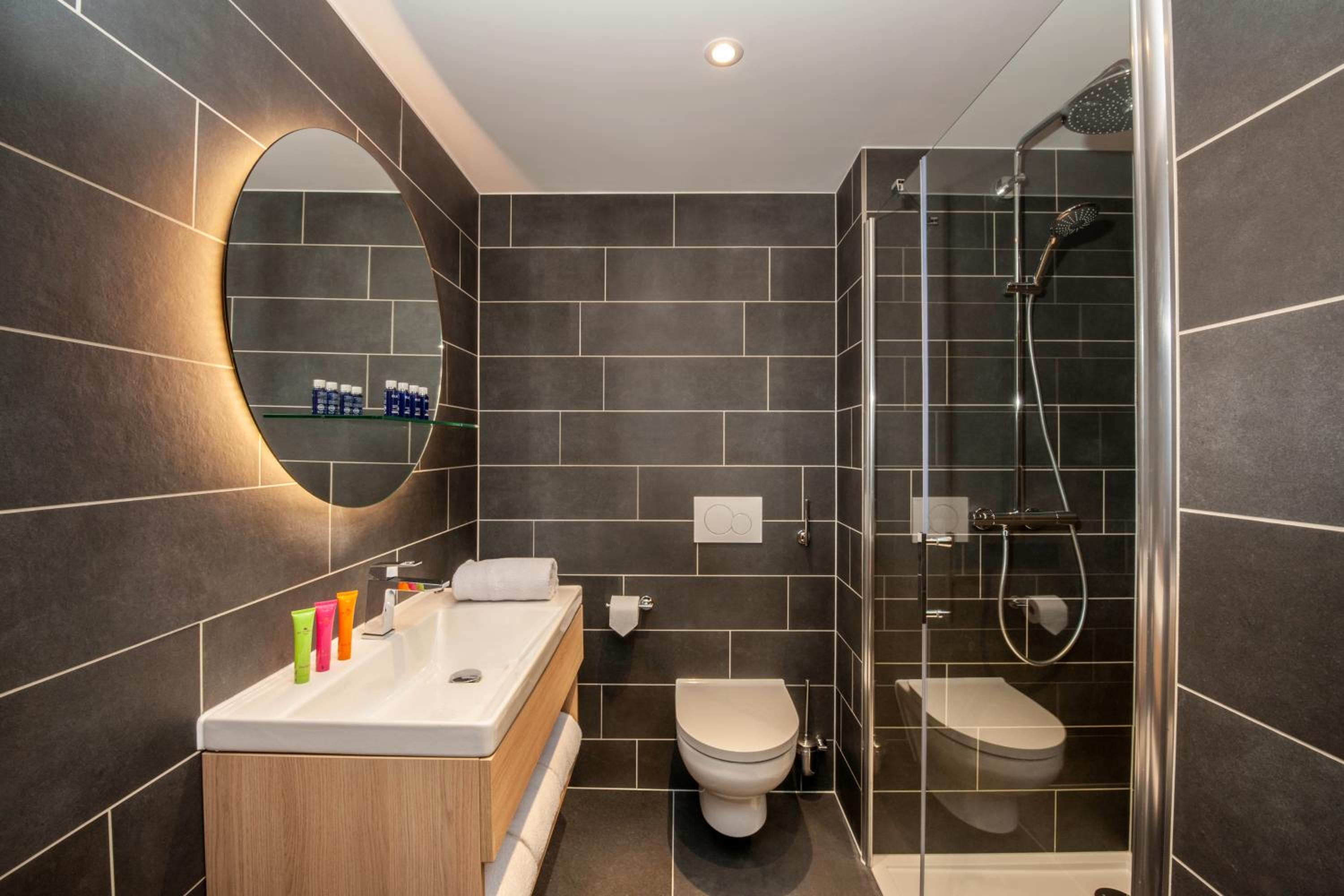 One-Bedroom Apartment - Photo 4