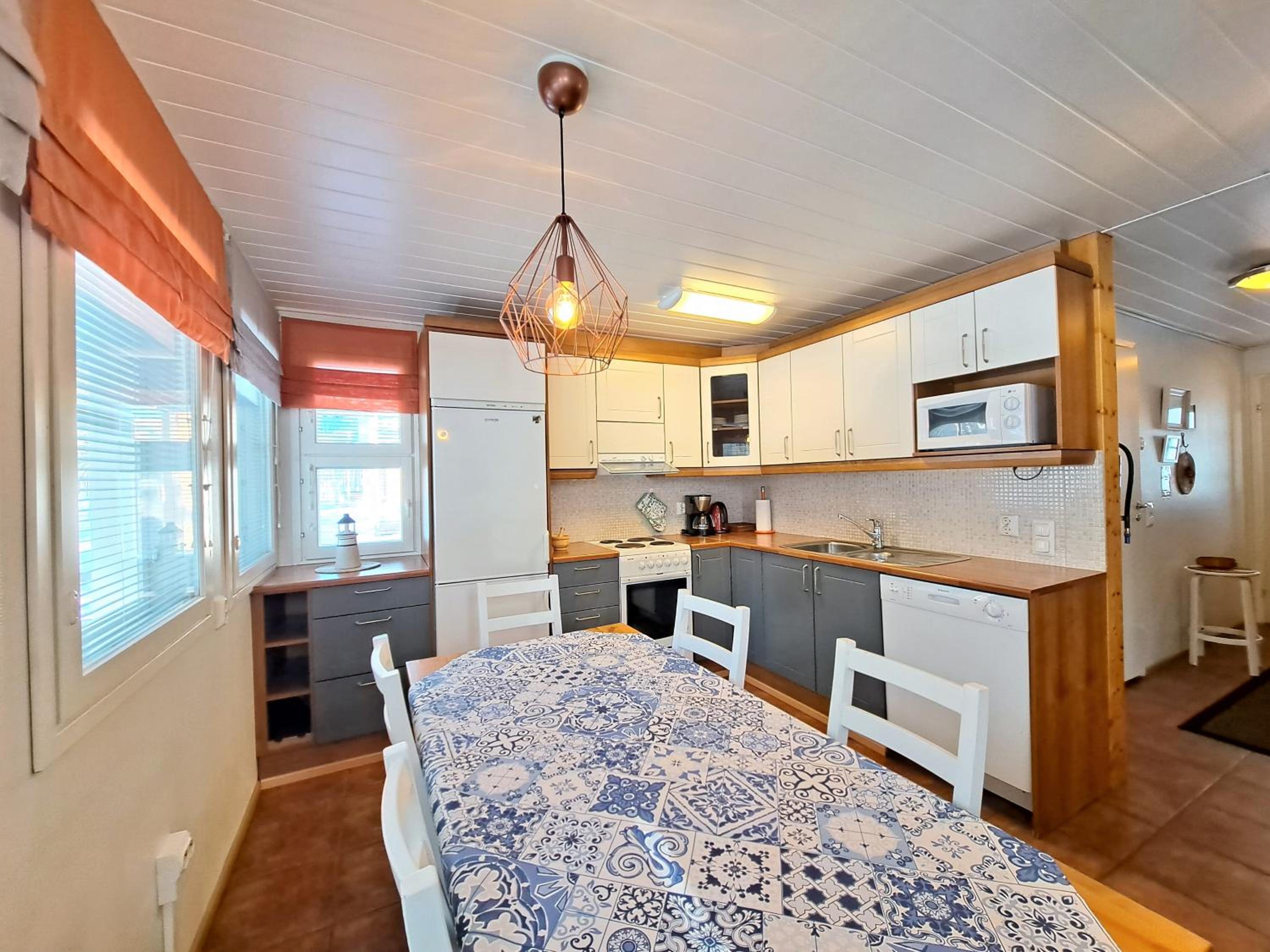 Three-Bedroom Apartment - Photo 22