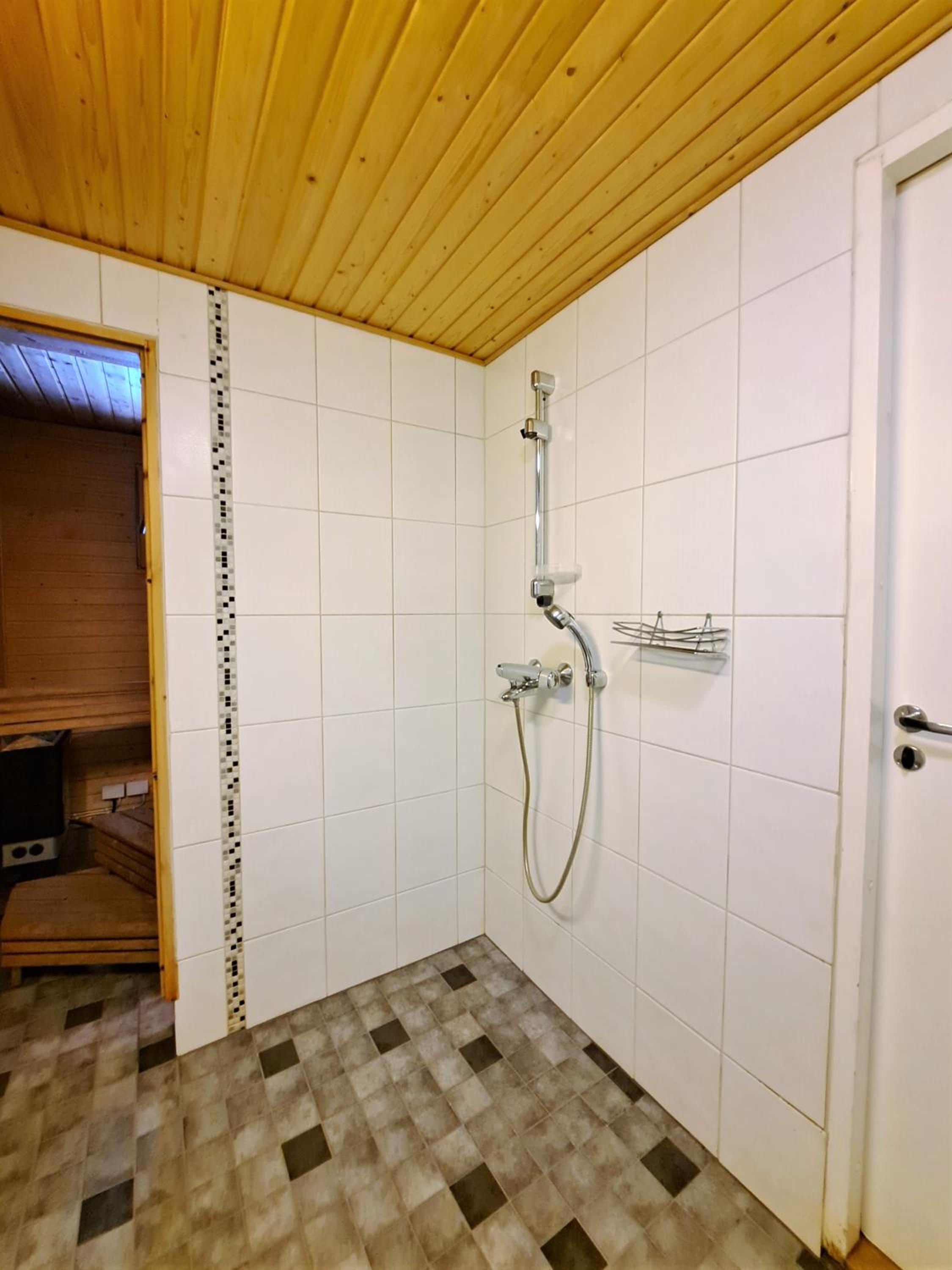 Three-Bedroom Apartment - Photo 6