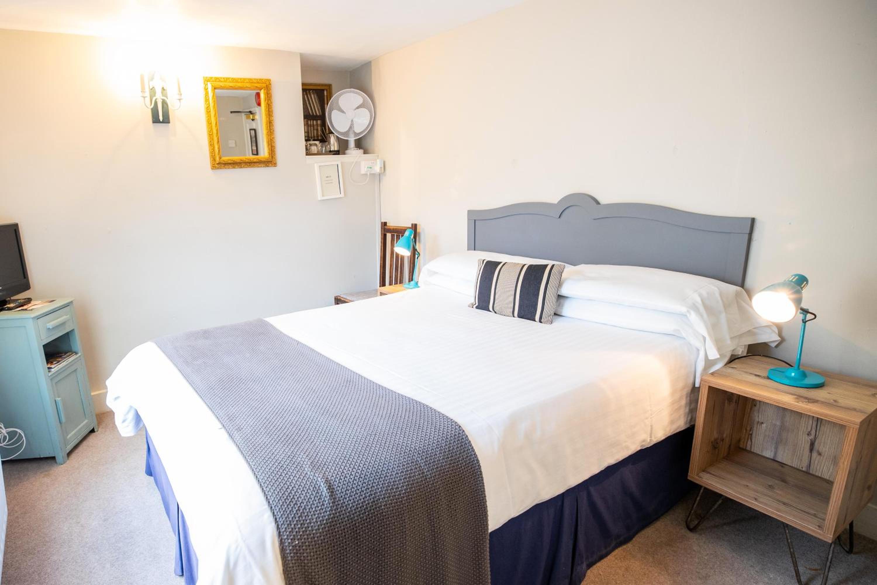 Double Room with Shared Bathroom photo 1
