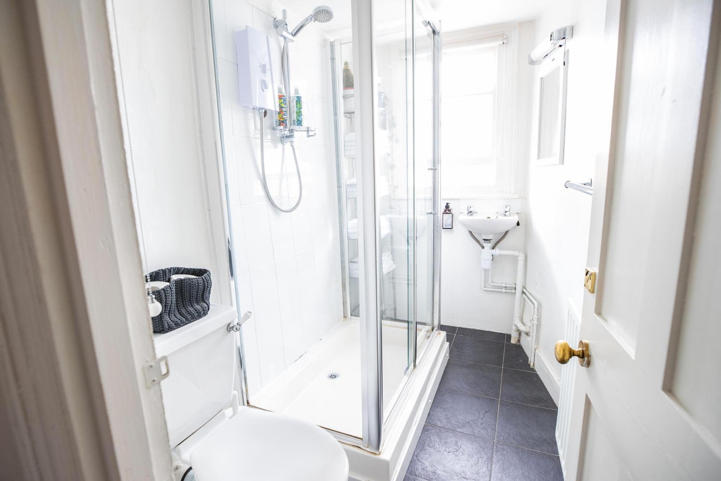 Double Room with Shared Bathroom photo 3