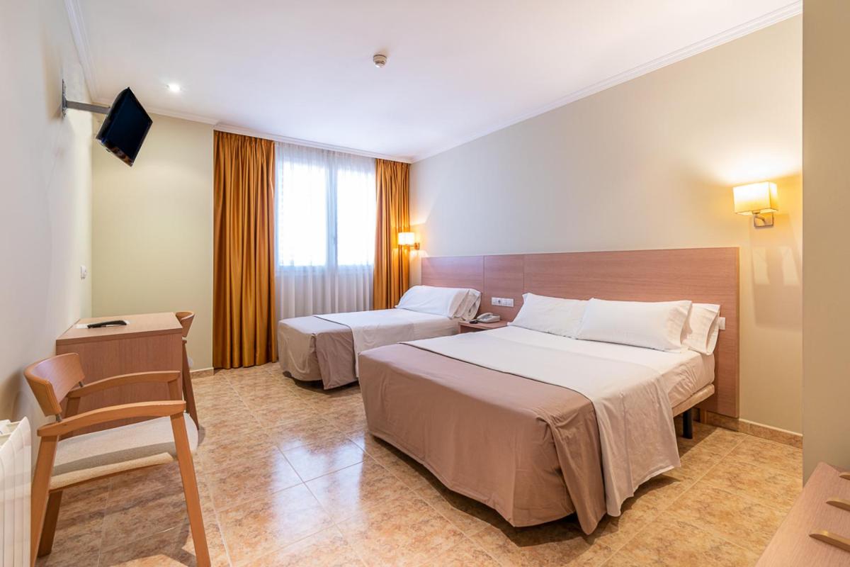 Triple Room (2 Adults + 1 Child) photo 2