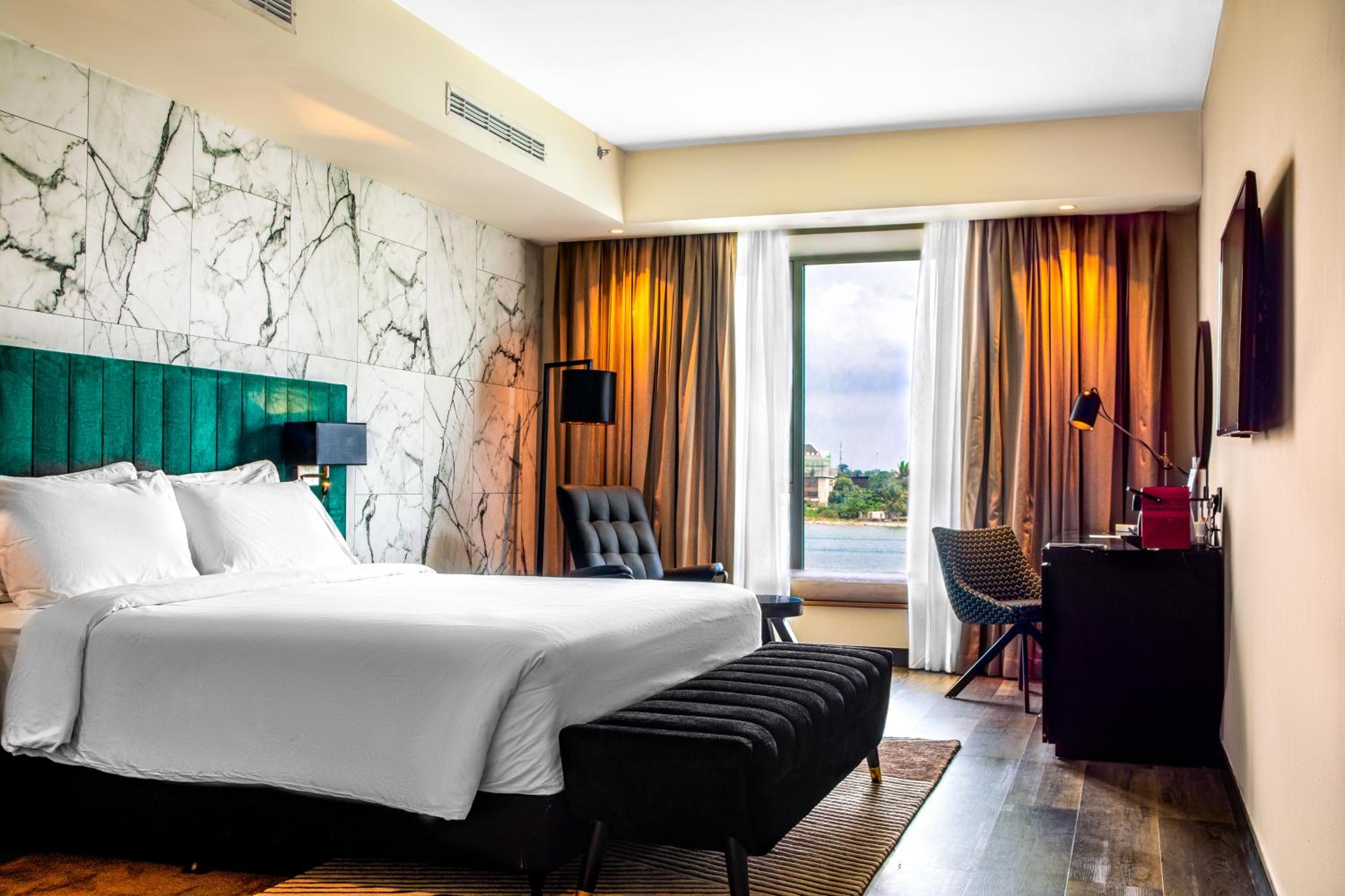 Premium Room with Lagoon View - Photo 1