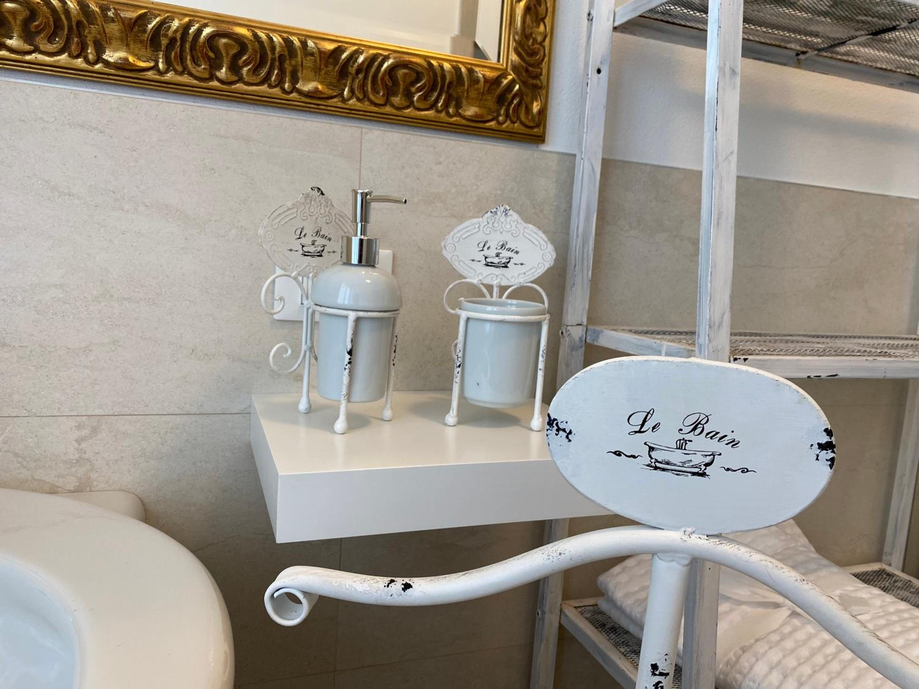 Double Room with Private Bathroom - Photo 15