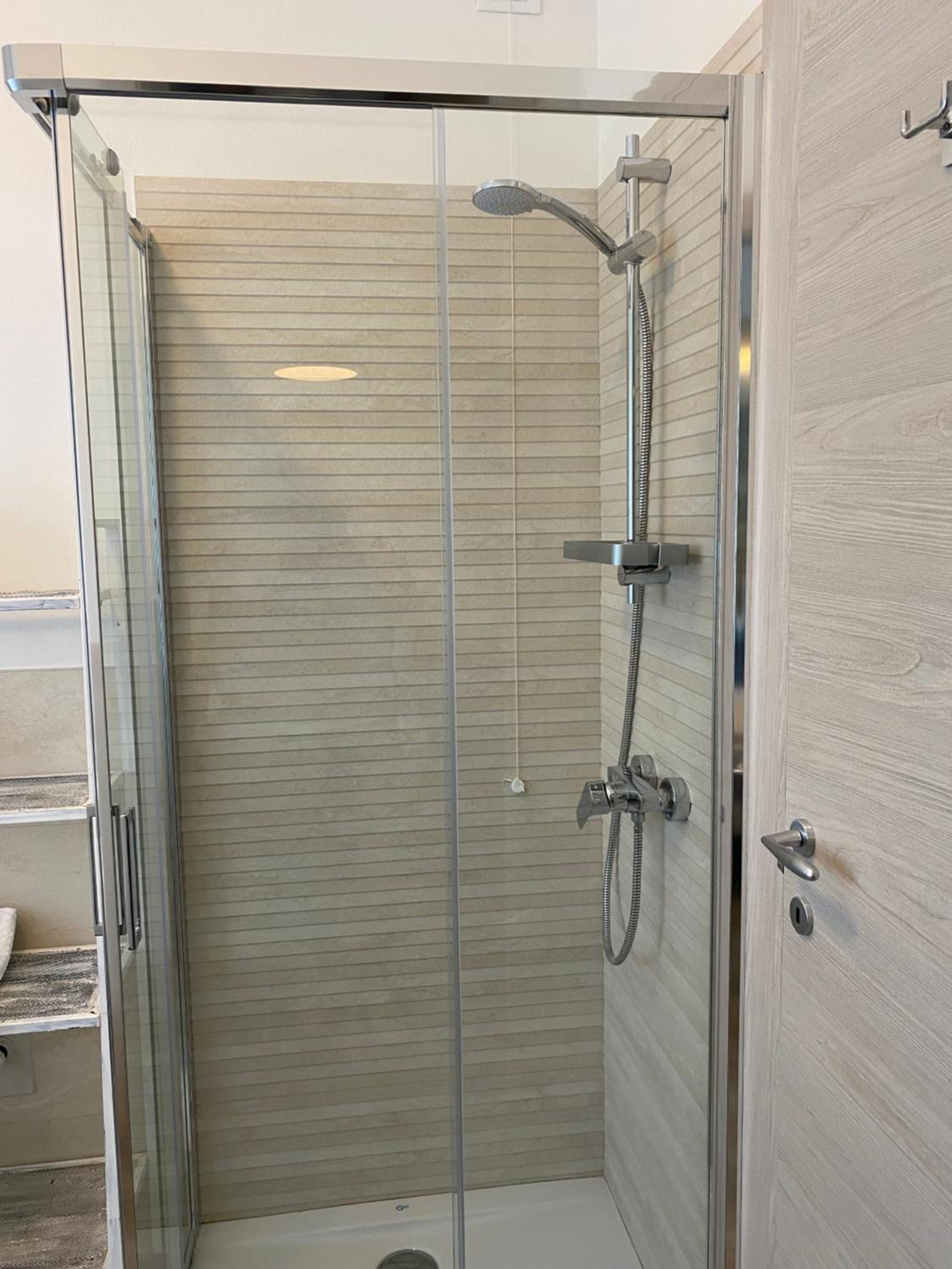 Double Room with Private Bathroom - Photo 13