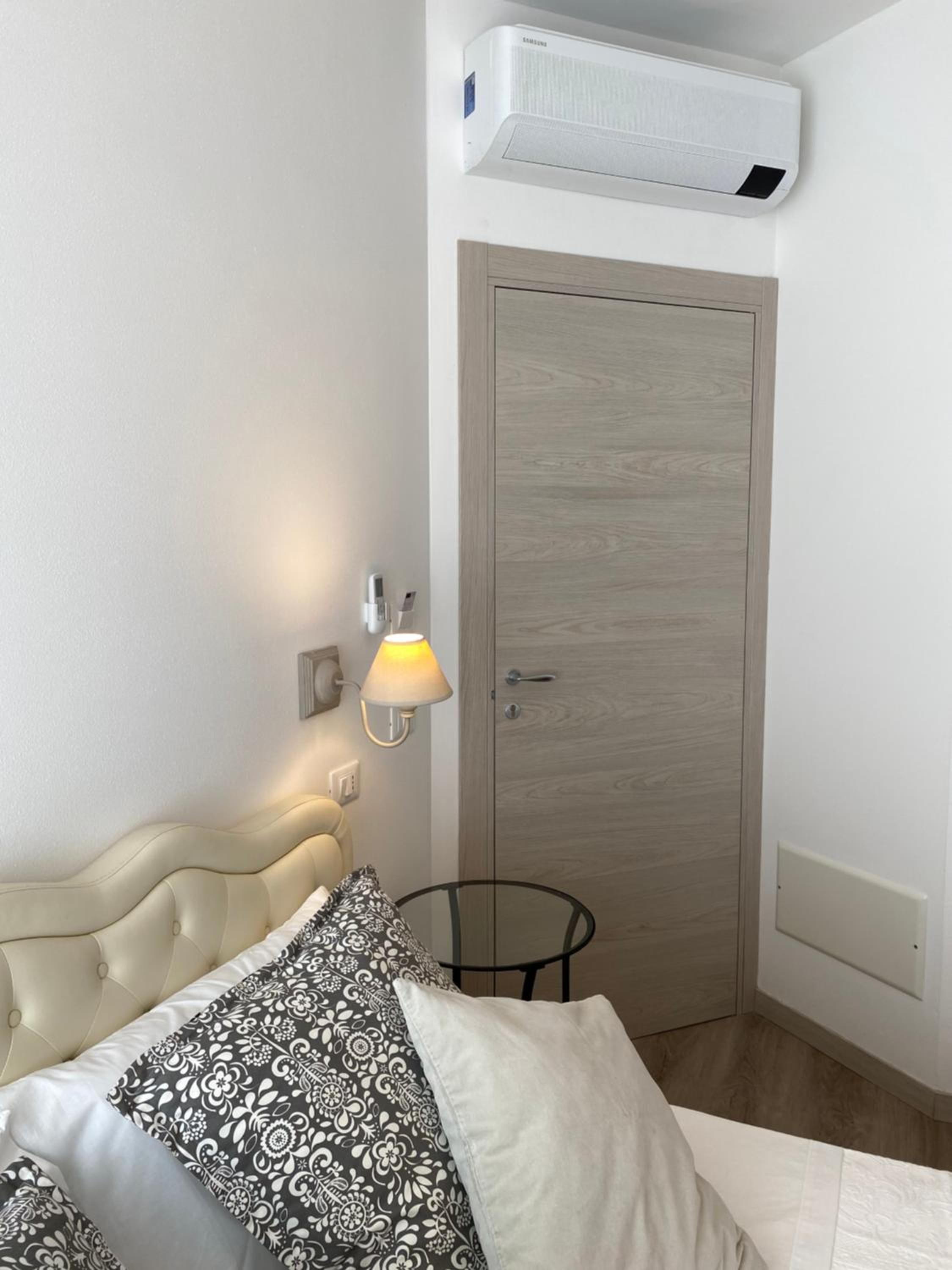 Double Room with Private Bathroom - Photo 9