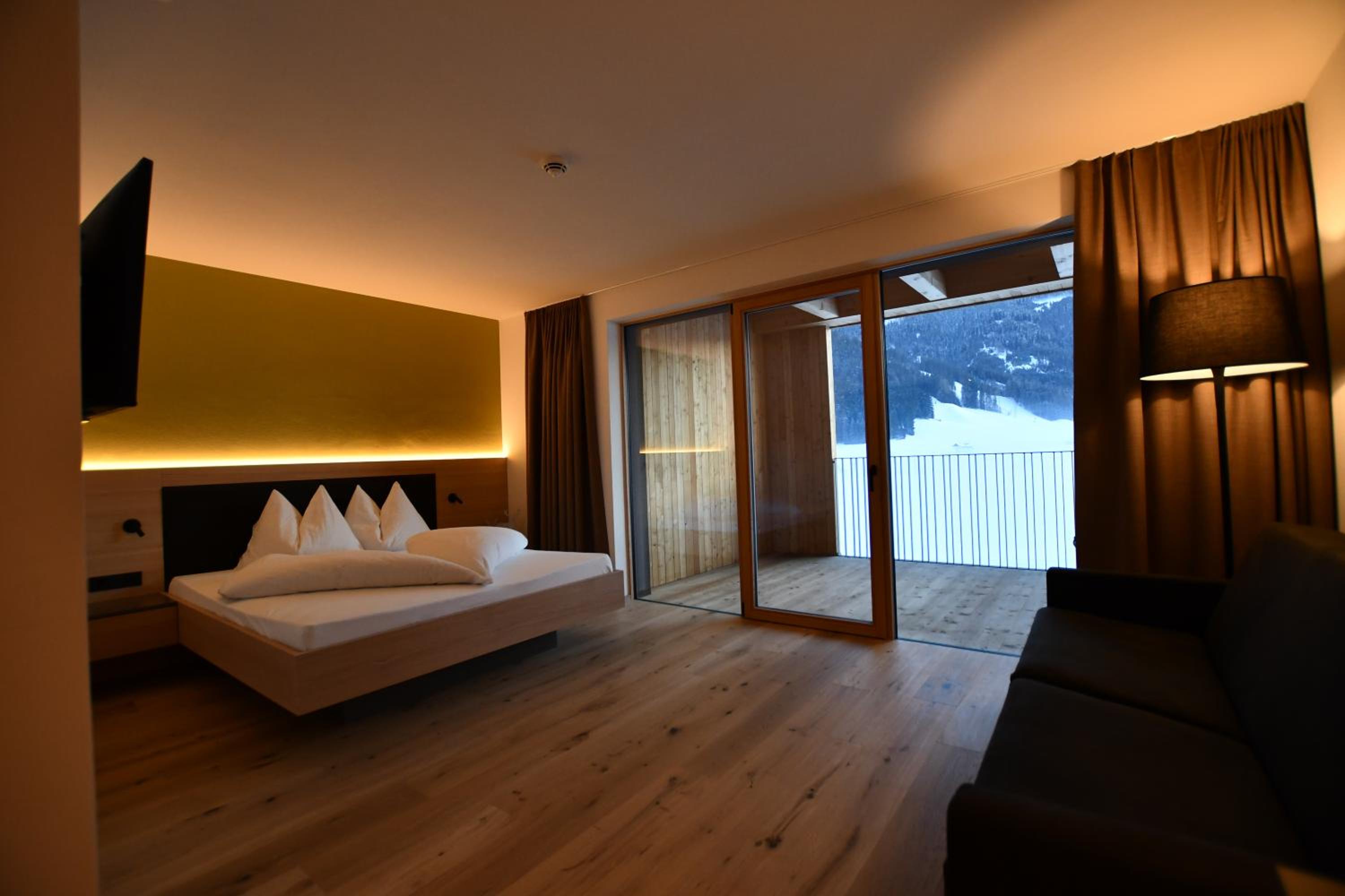 Deluxe Family Room