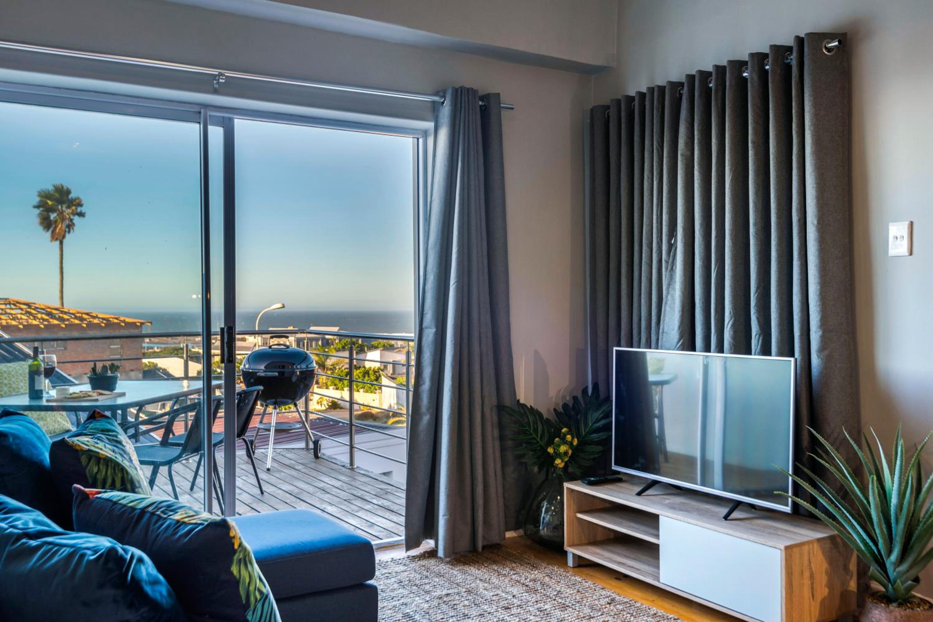 Apartment with Sea View - Photo 8