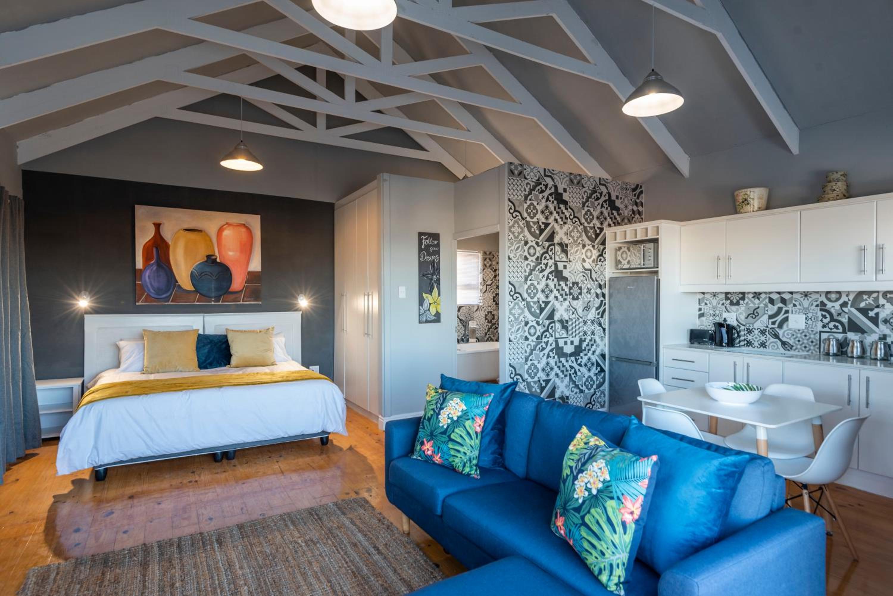 Apartment with Sea View - Photo 7