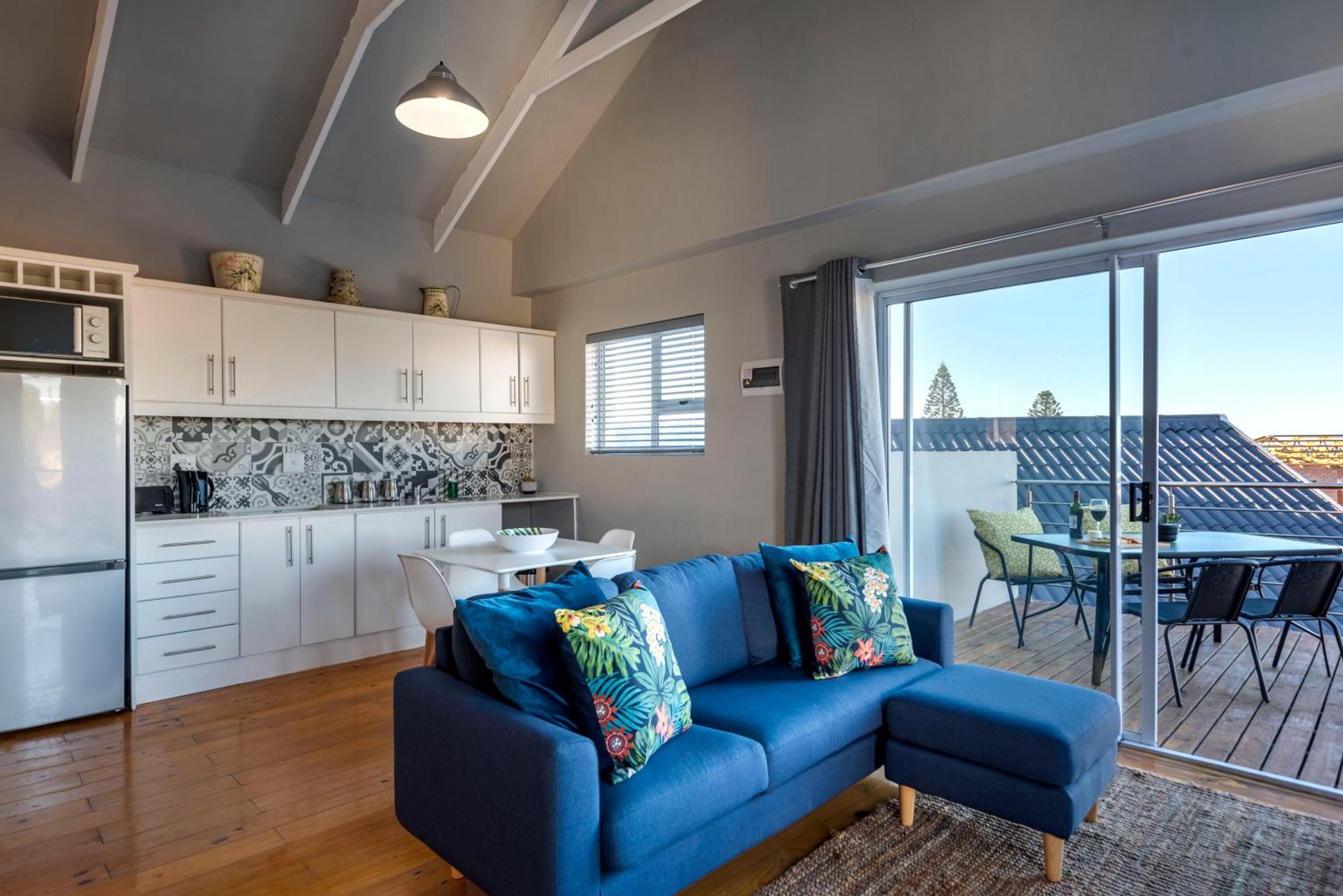 Apartment with Sea View - Photo 14