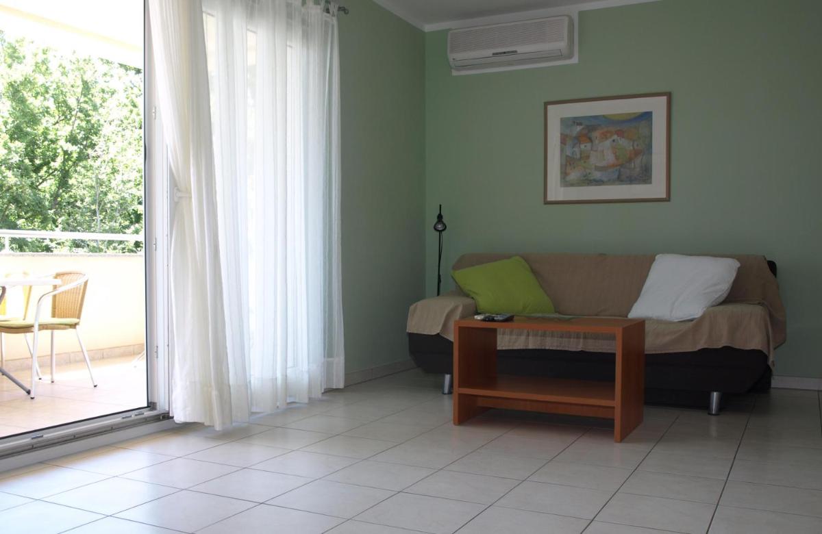 Apartment photo 1