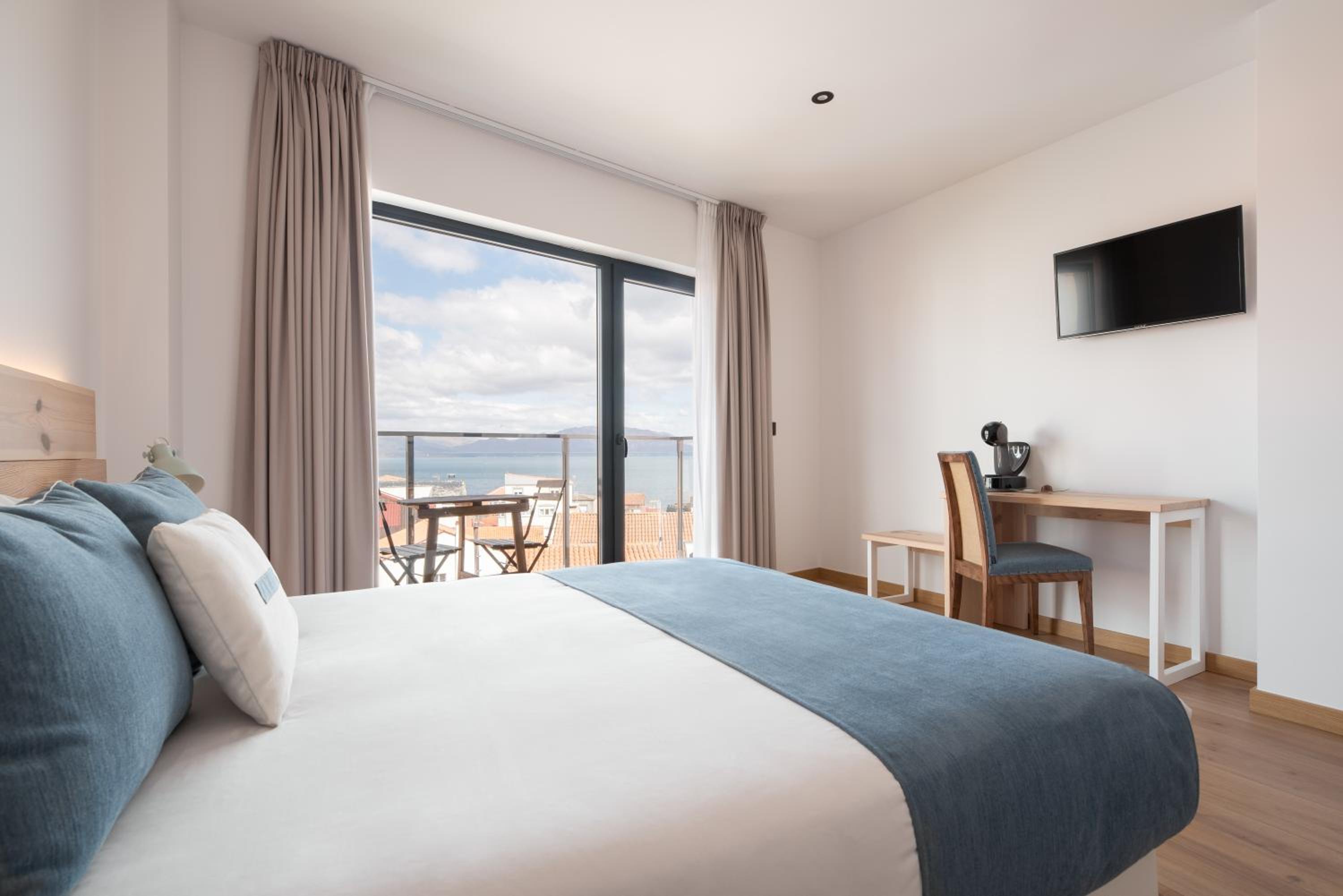 Superior Double or Twin Room with Sea View - Photo 2