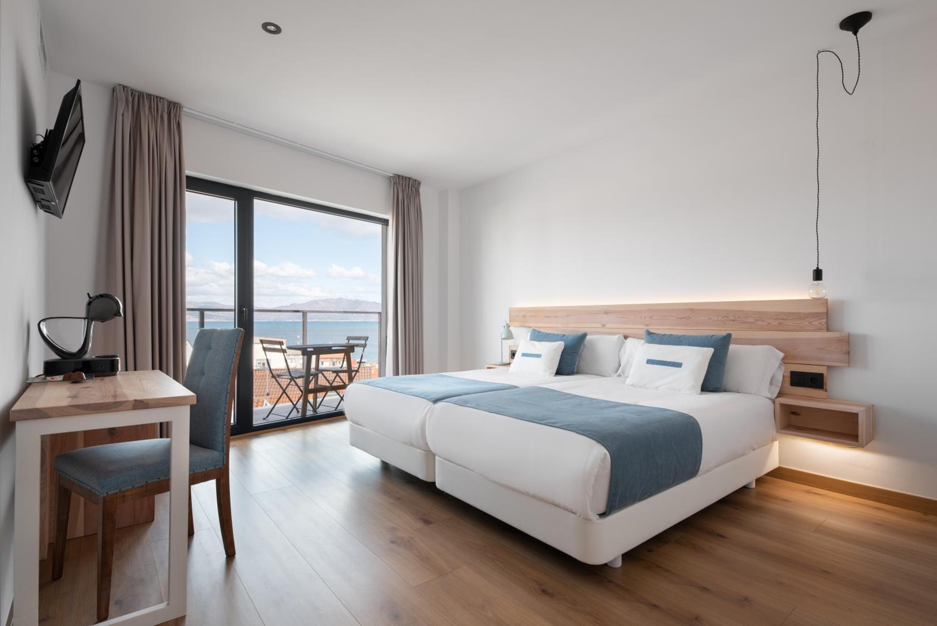 Superior Double or Twin Room with Sea View - Photo 10
