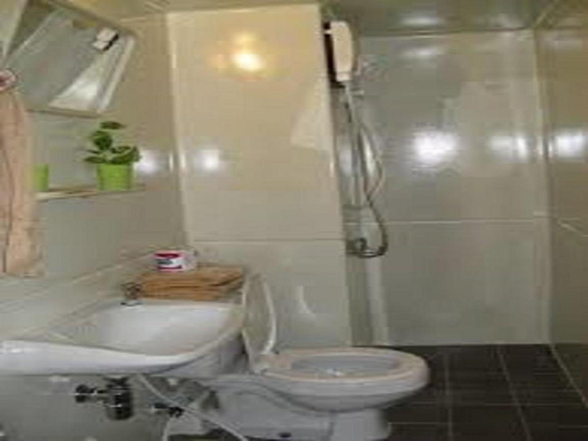 Triple Room with Private Bathroom - Photo 2