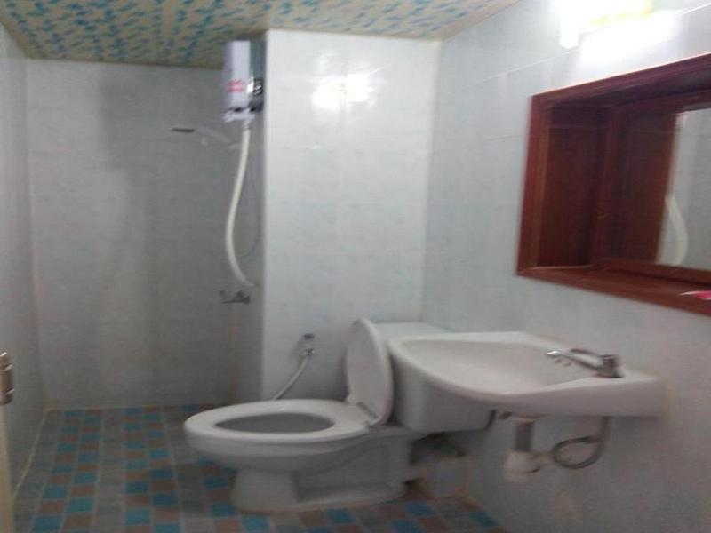 Family Room with Private Bathroom - Photo 2