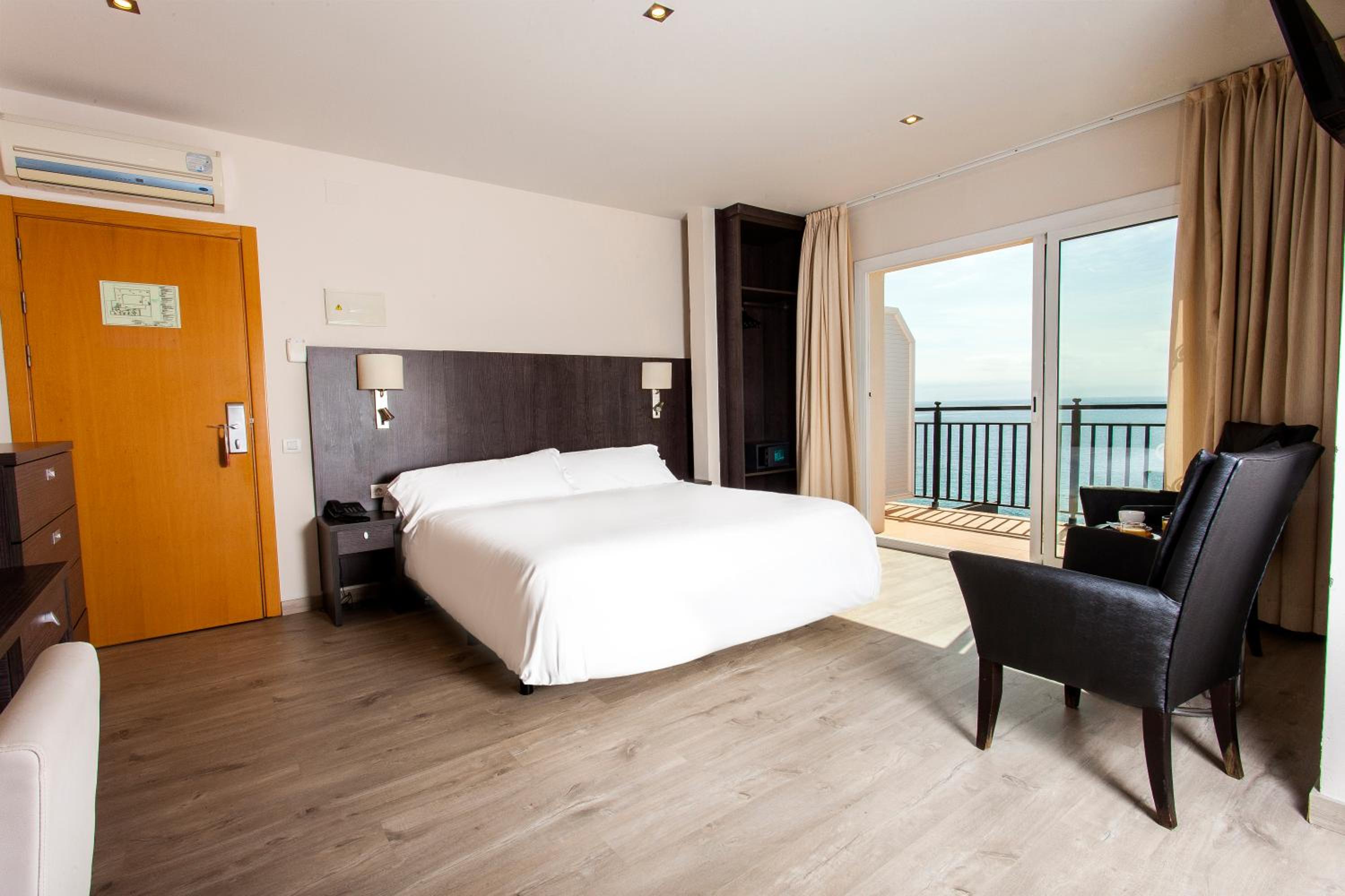 Deluxe Double Room with Sea View photo 3