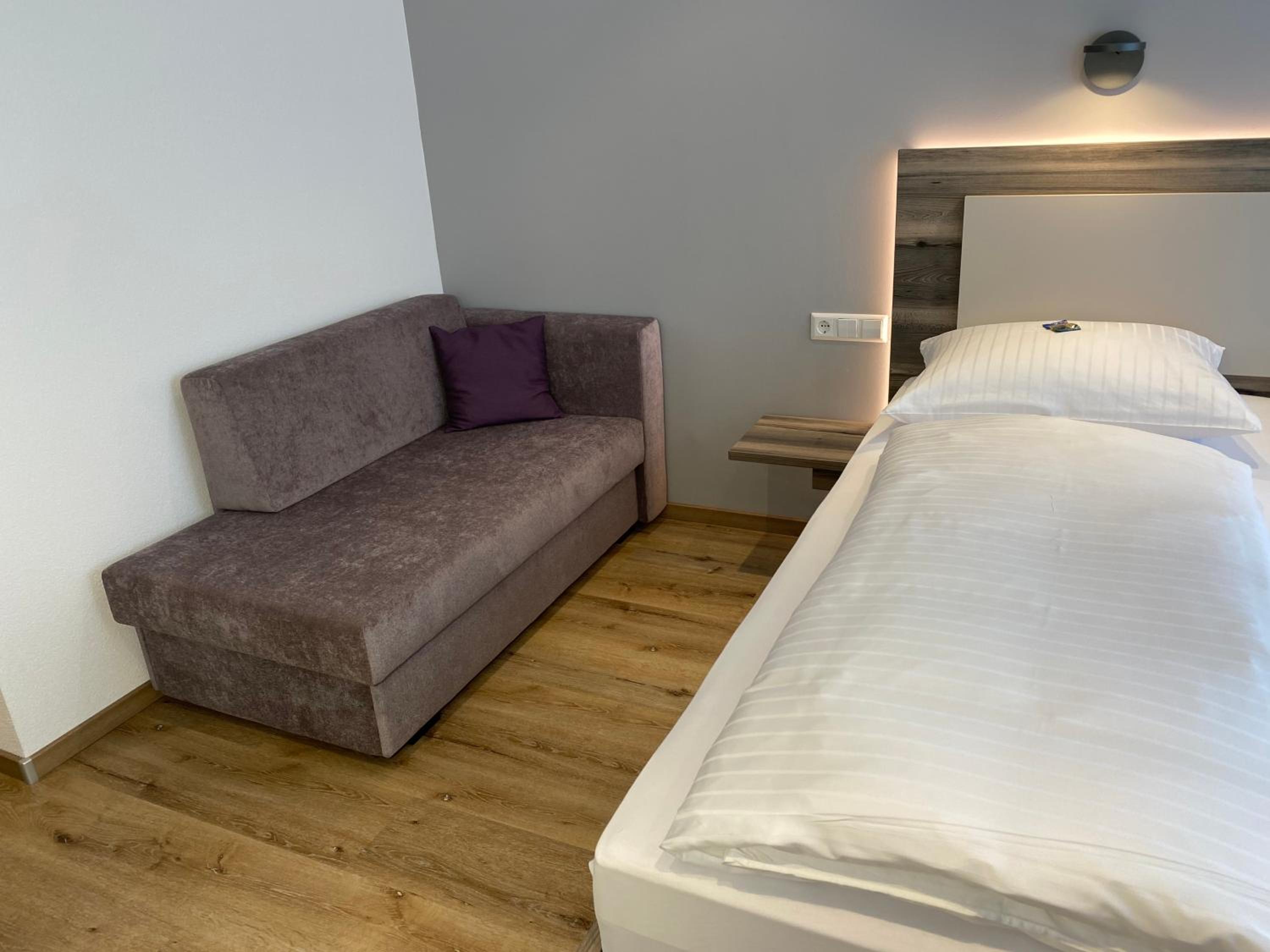 Double Room with Balcony (3 Adults) - Photo 1