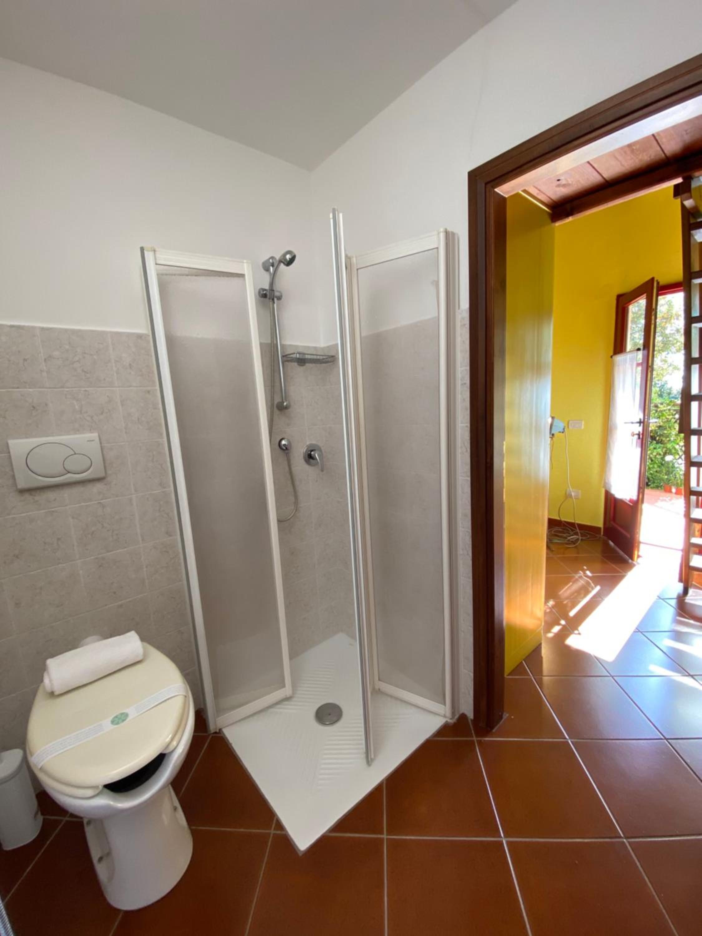 Queen Room - Disability Access - Photo 2