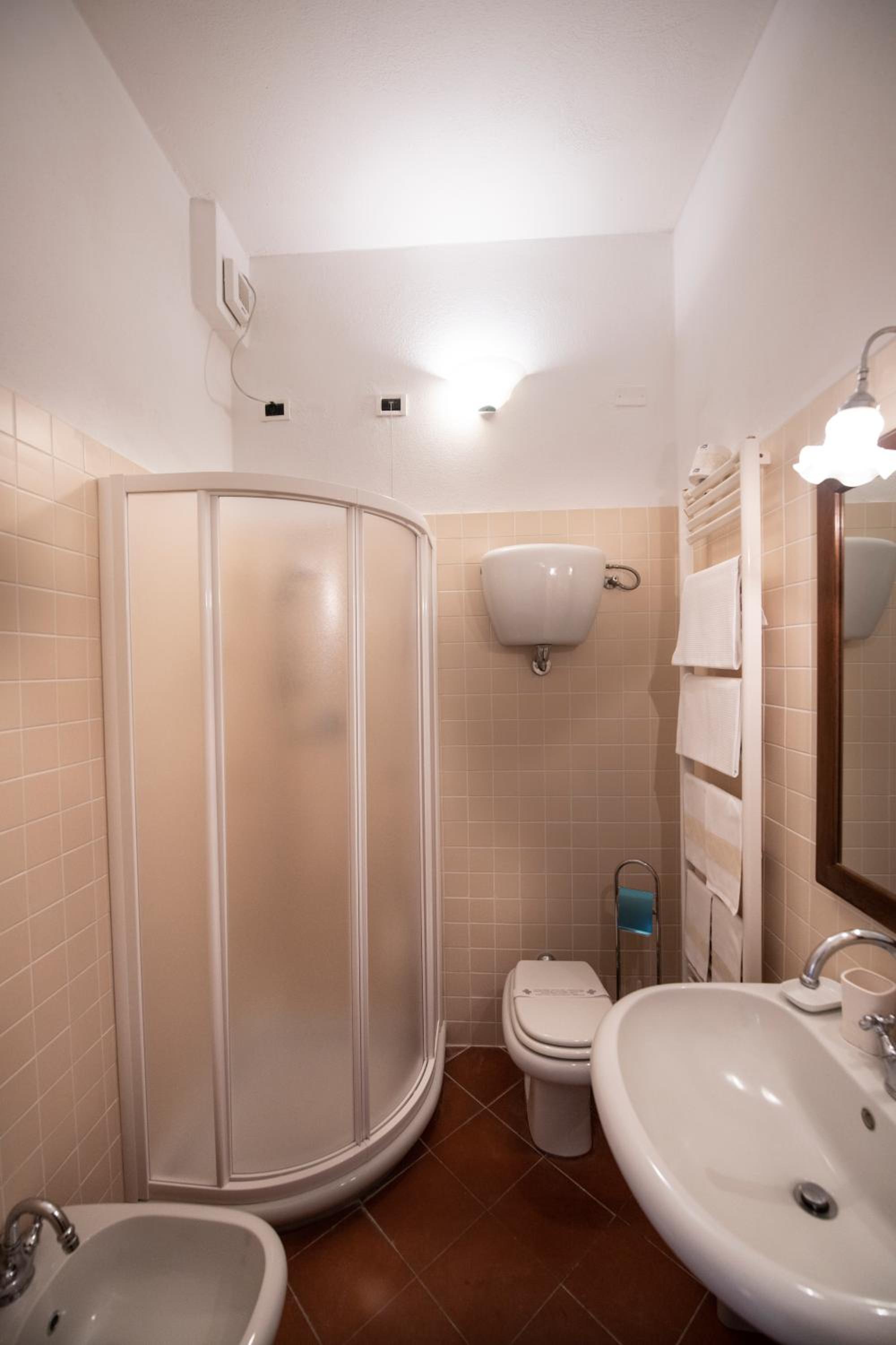 Standard Double Room - Photo 4