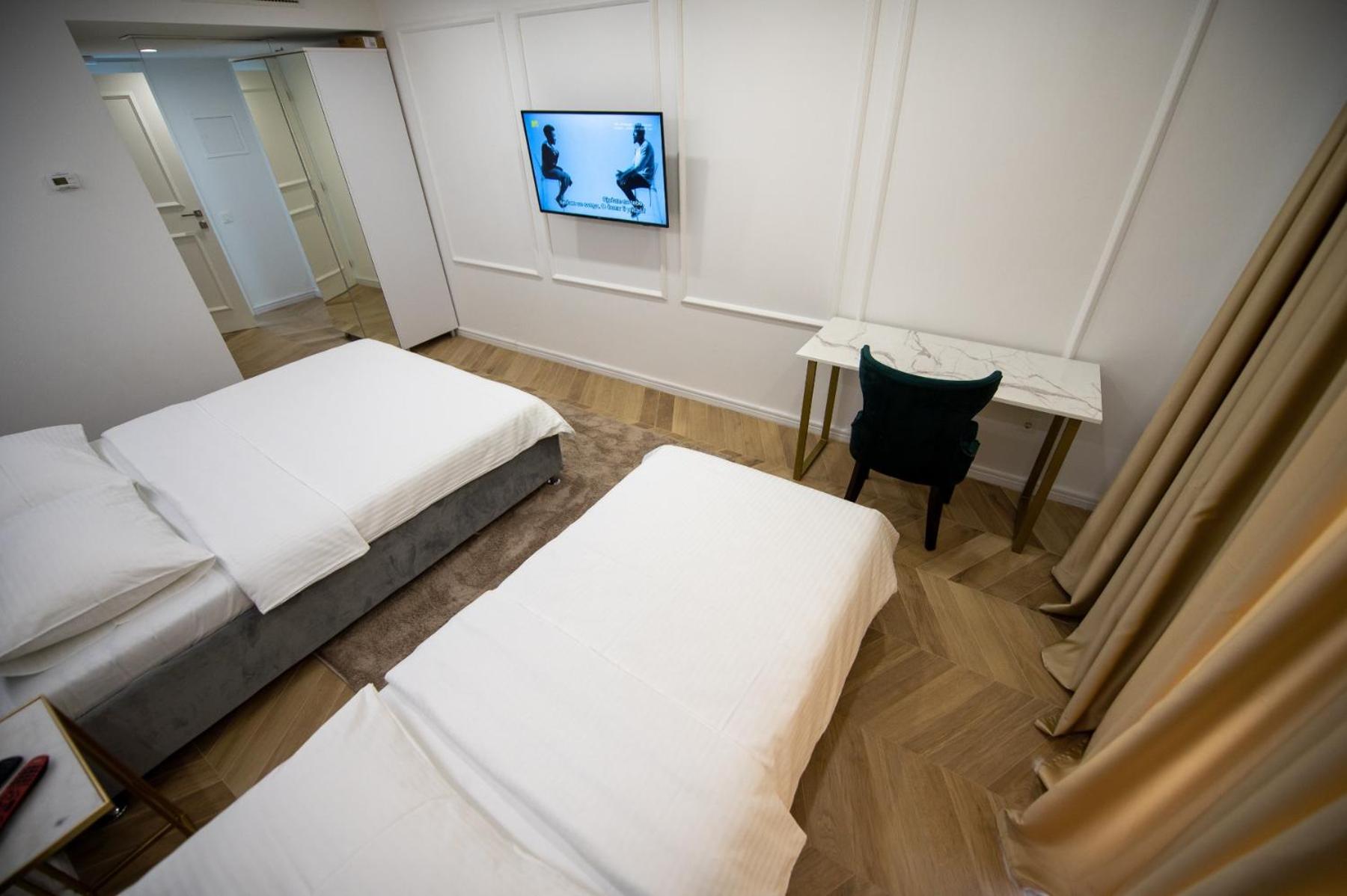 Double or Twin Room - Photo 11