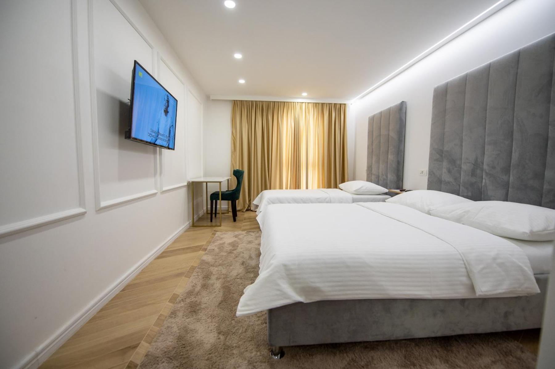 Double or Twin Room - Photo 12