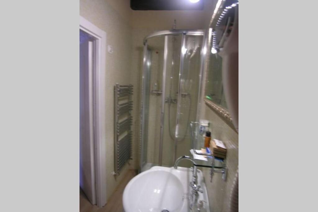 One-Bedroom Apartment - Photo 8