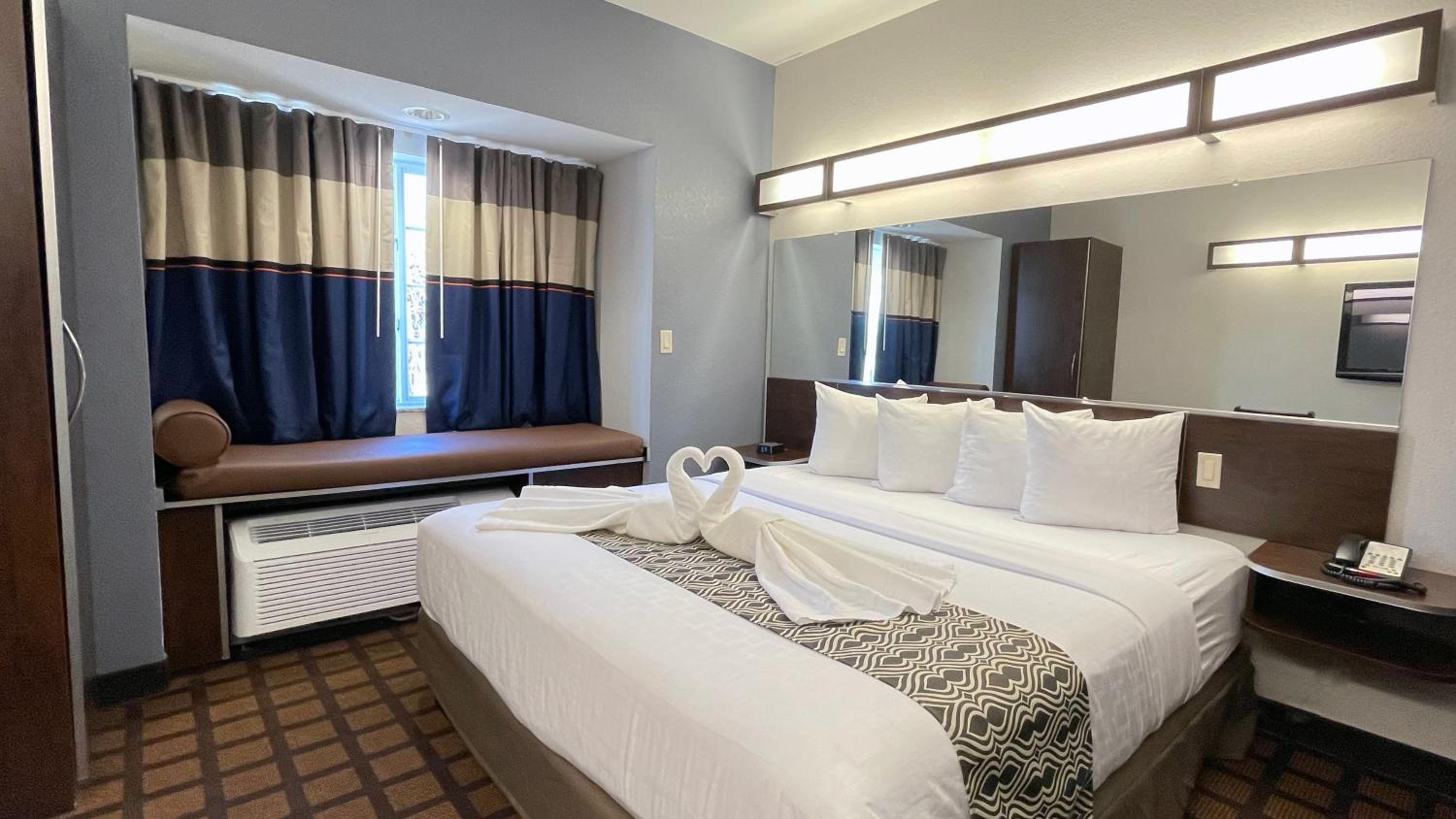 1 King Bed, Deluxe Studio Suite, Non-Smoking  - Photo 1