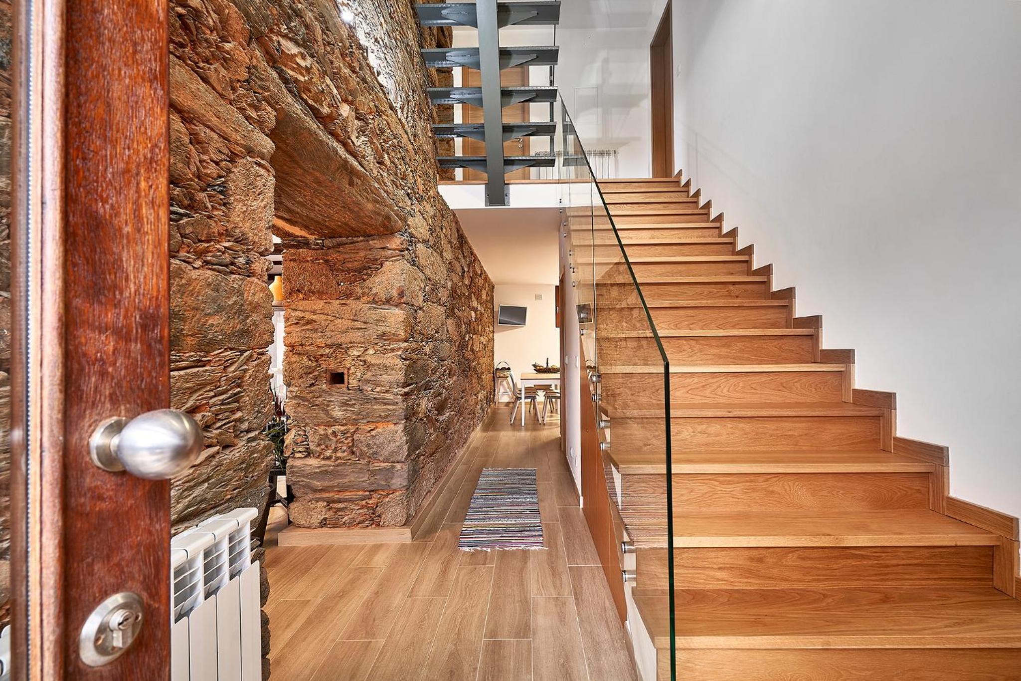 Five-Bedroom House photo 1