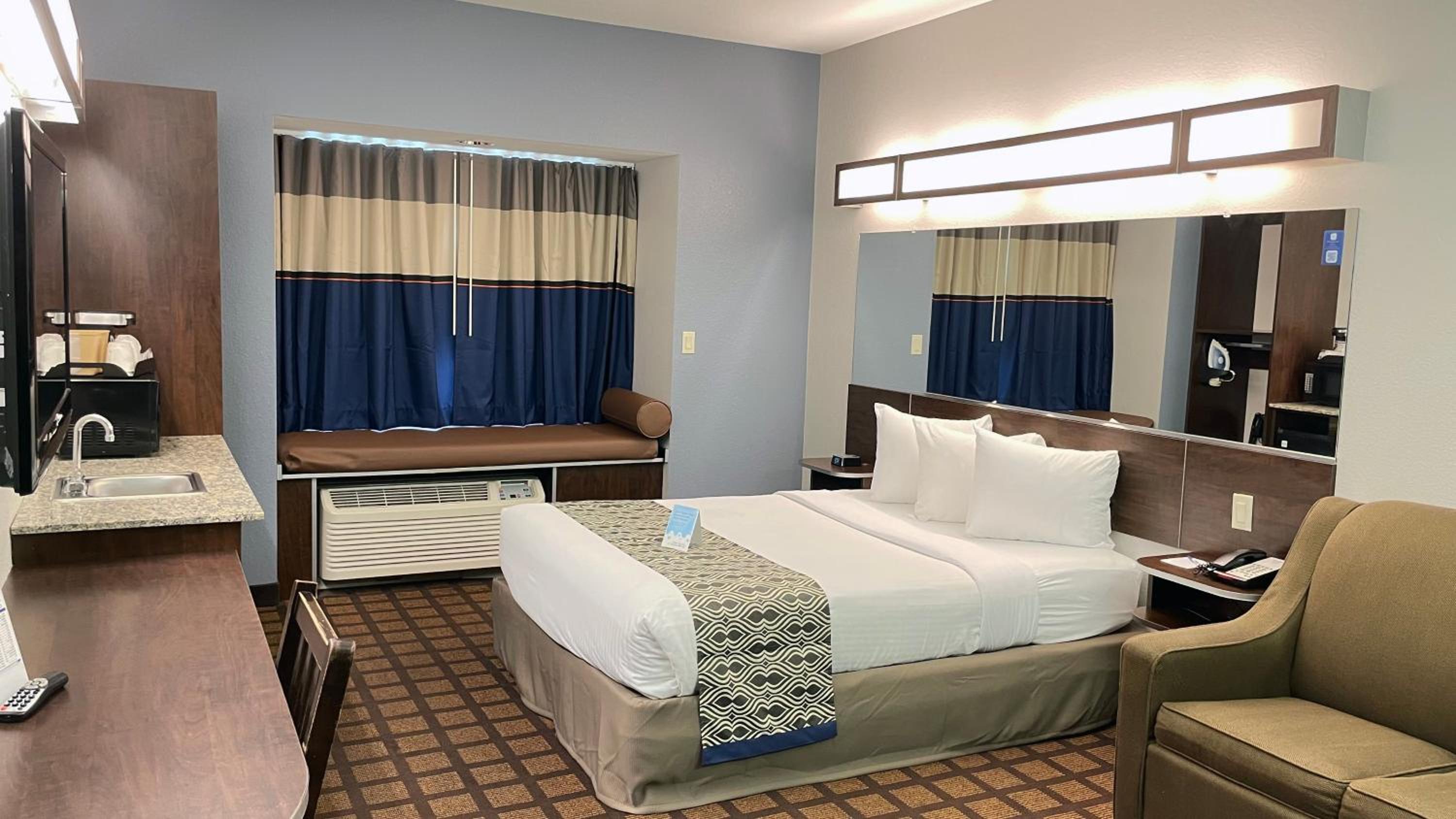 1 King Bed, Studio Suite, Non-Smoking - Photo 4