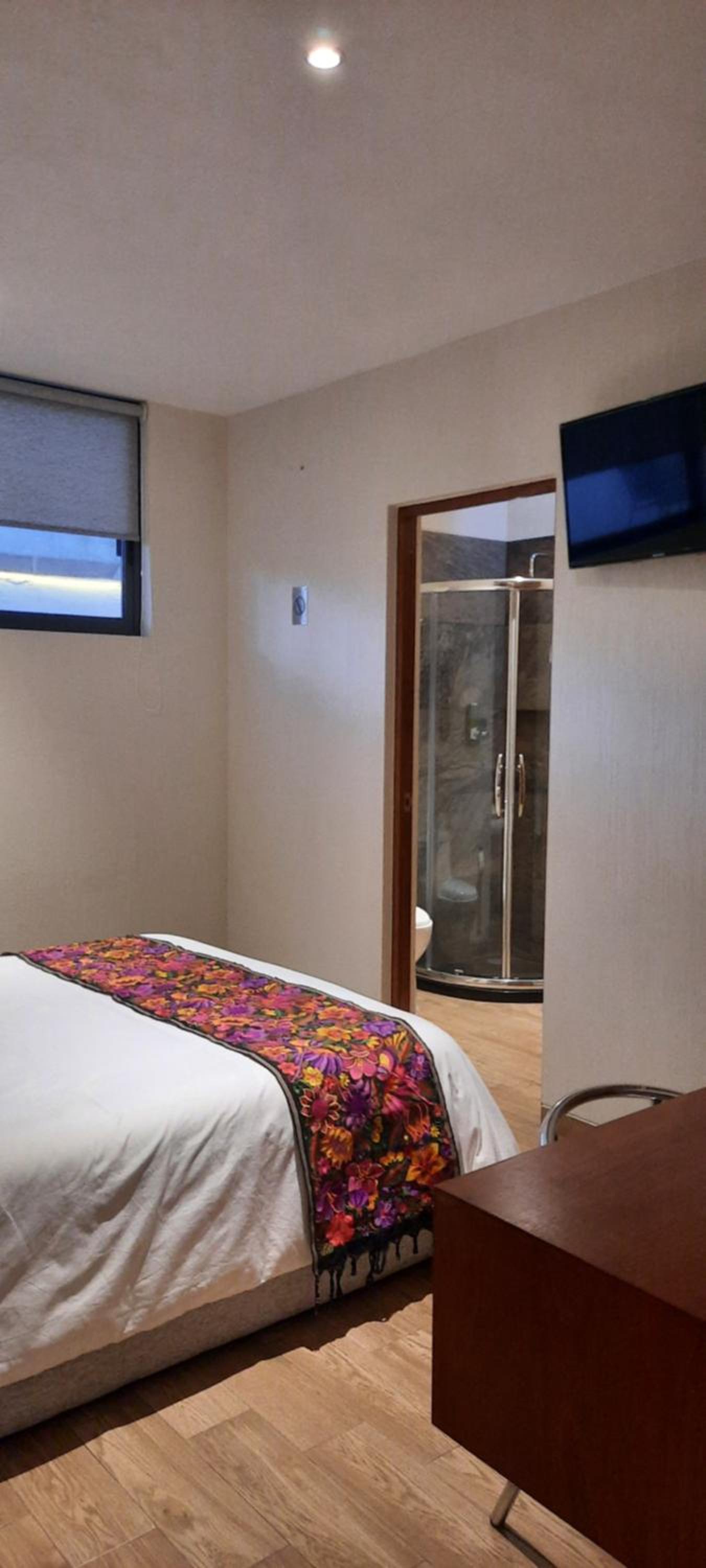 Deluxe Queen Room - Photo 5