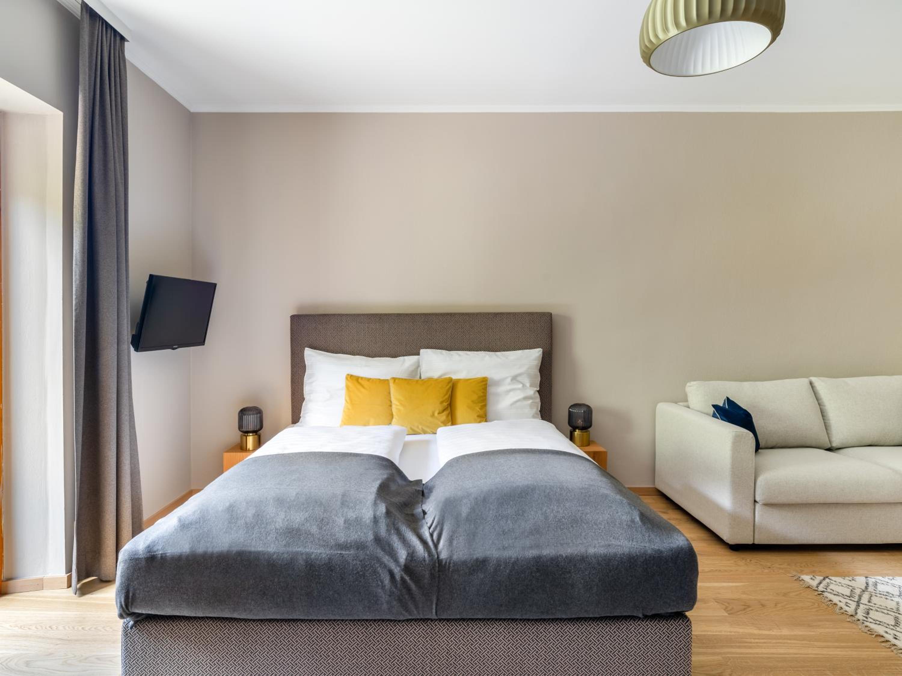 Deluxe Double Room with Balcony photo 2