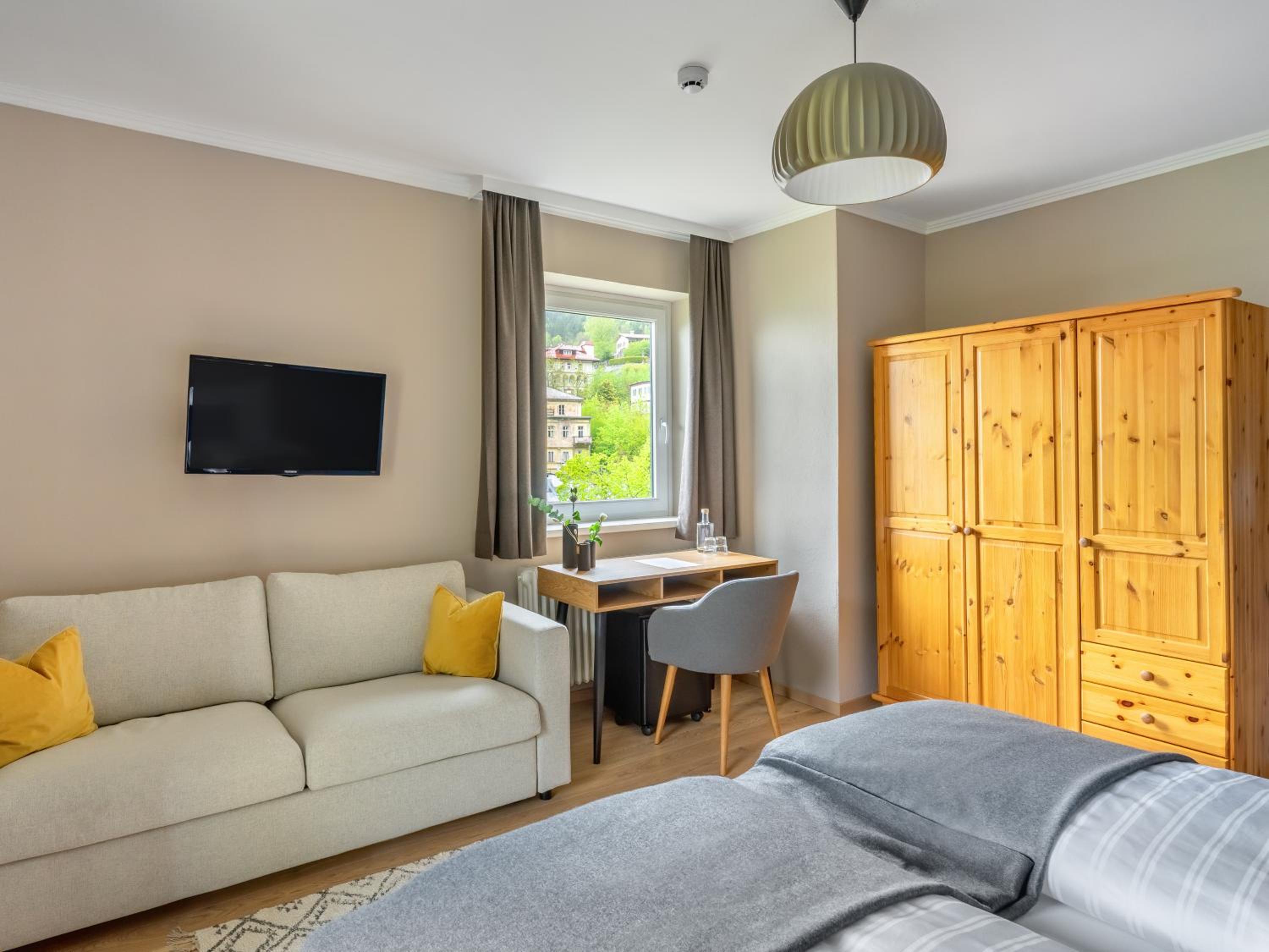 Deluxe Double Room with Balcony photo 3