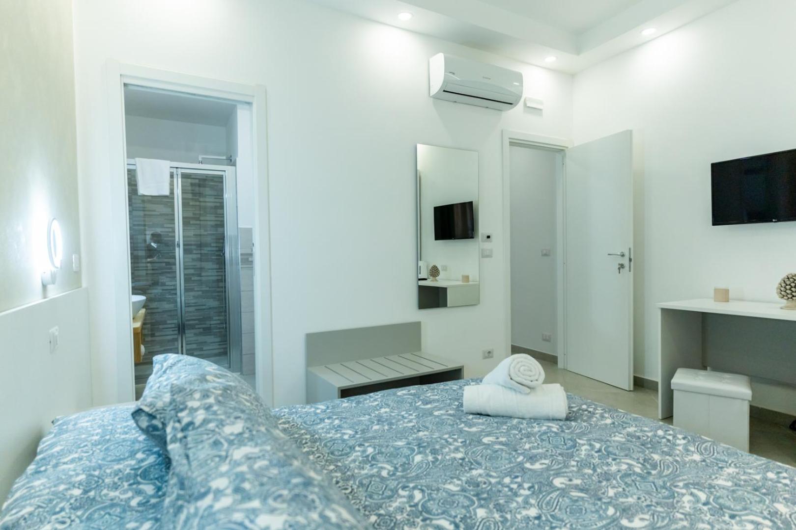 Double Room - Photo 3