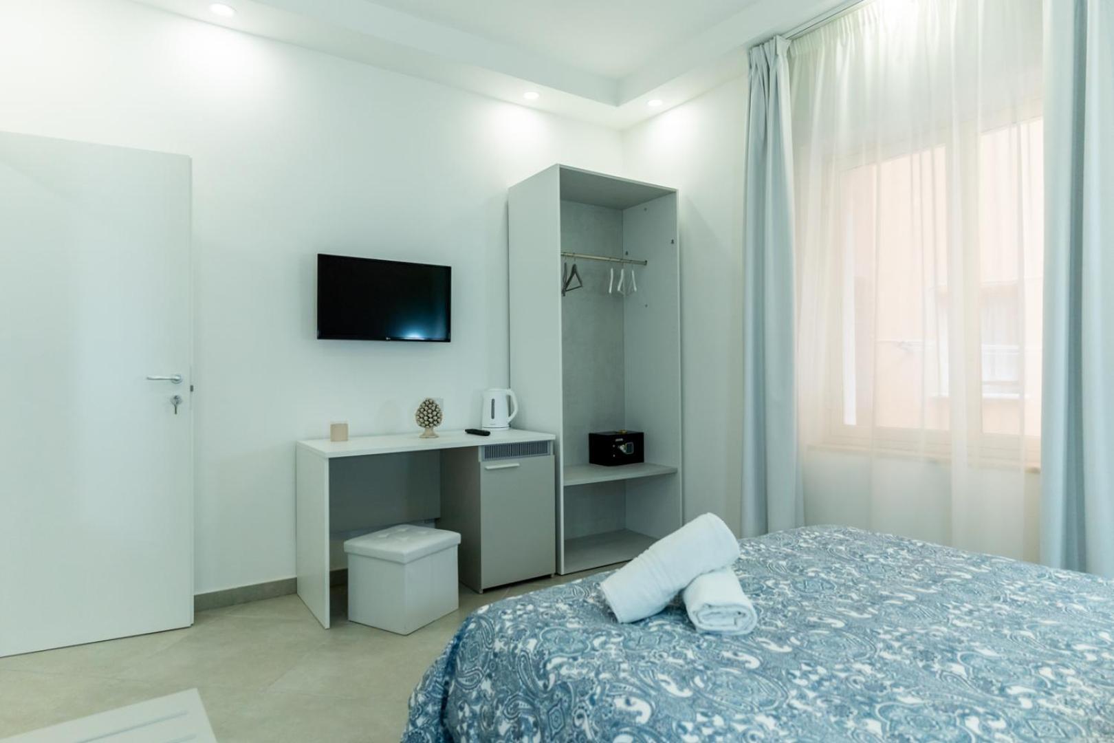 Double Room - Photo 2