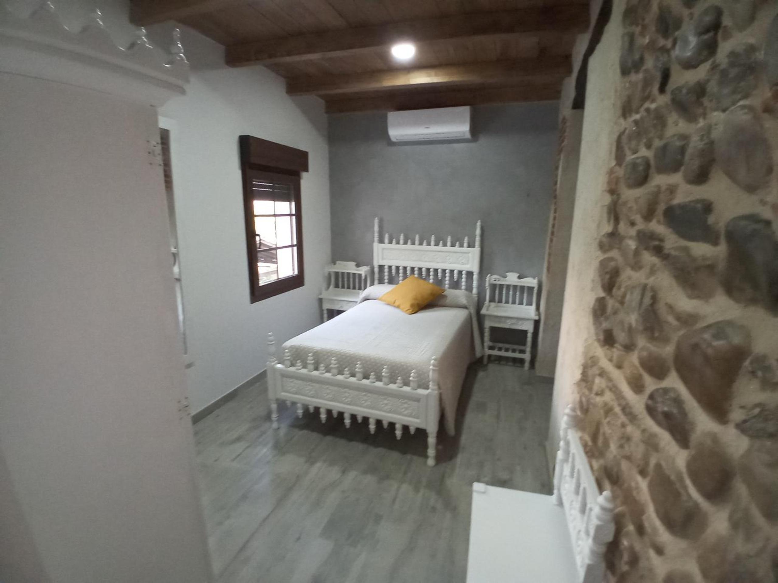 Single Room with Private Bathroom photo 3