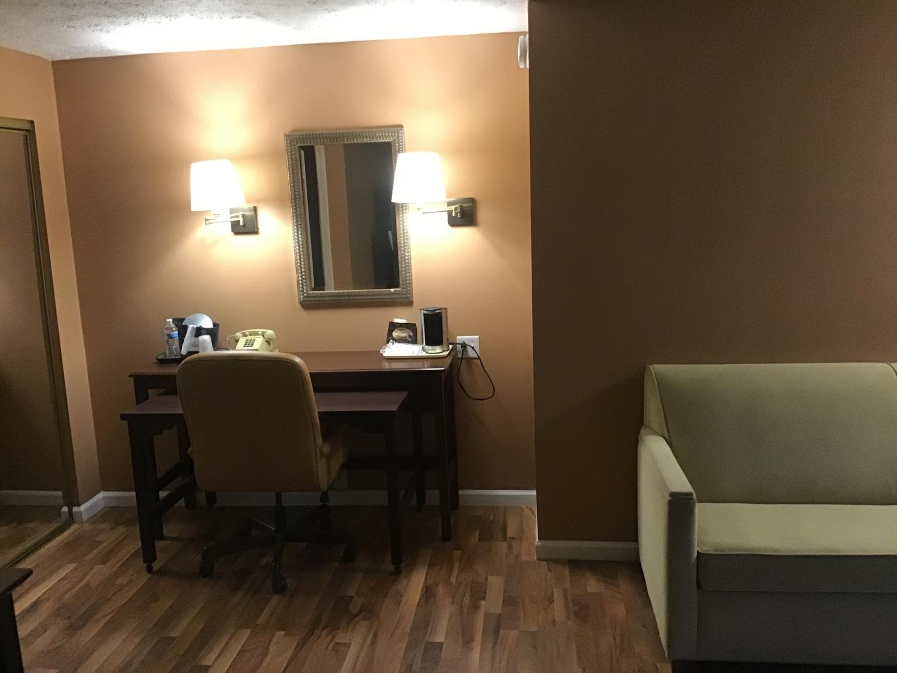 King Room - Non-Smoking - Photo 7