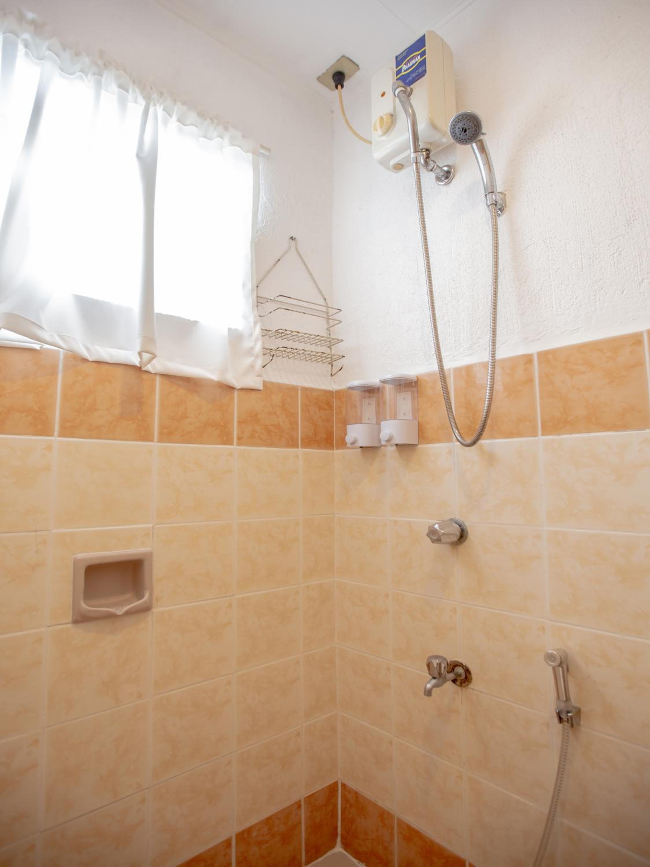 Standard Double Room - Photo 6