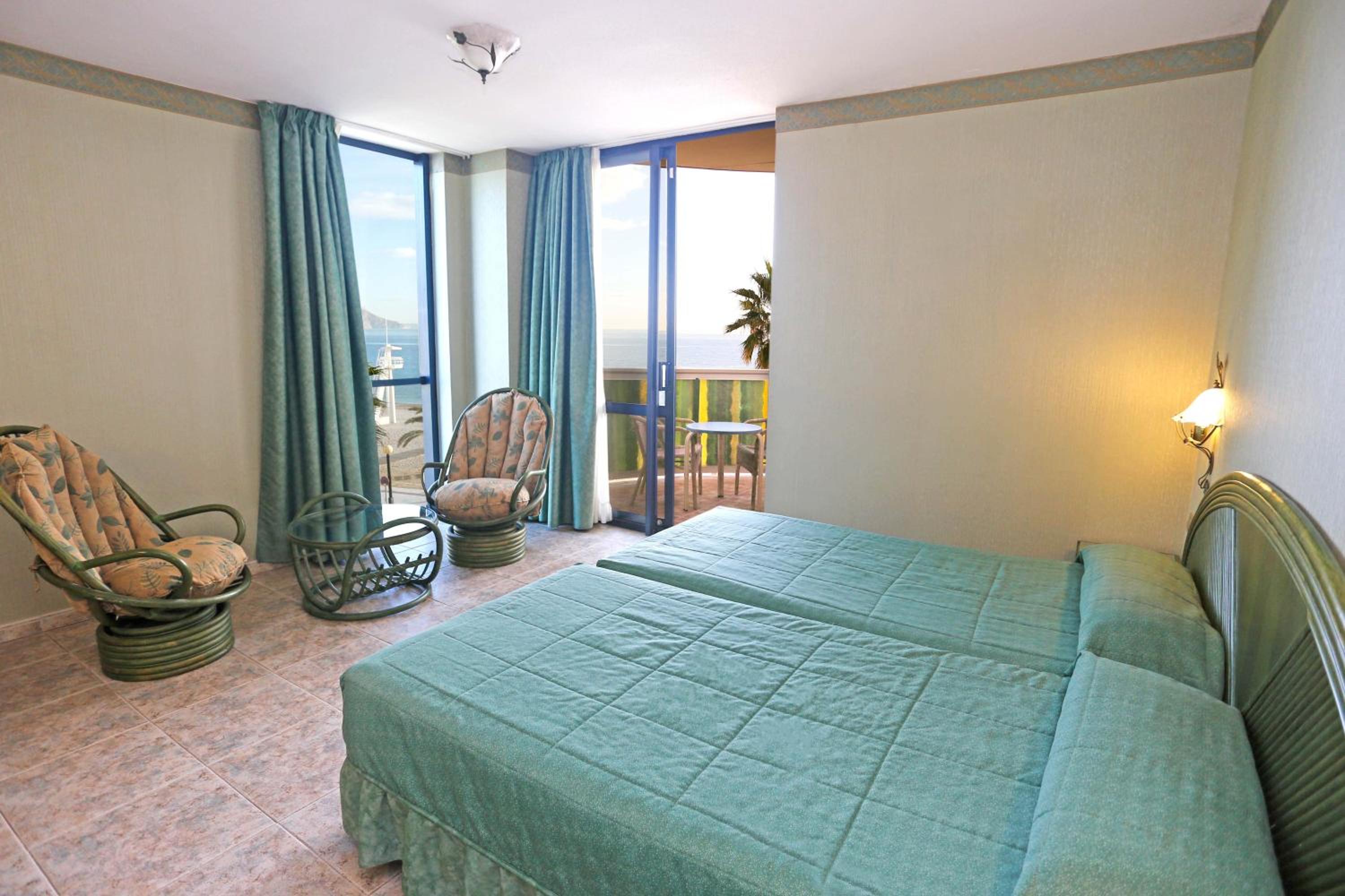 Double or Twin Room with Side Sea View - Photo 5