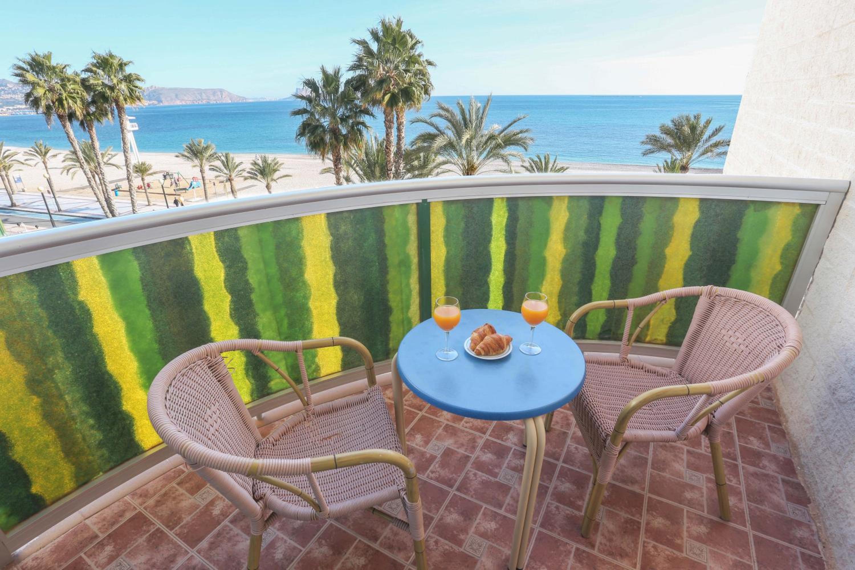 Double or Twin Room with Side Sea View - Photo 4