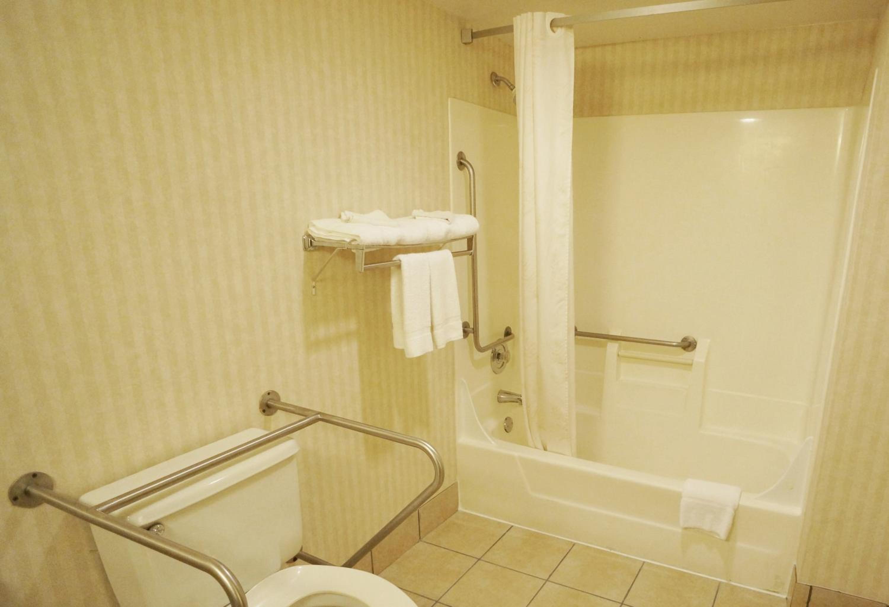 Deluxe King Room Disability Access Smoke Free  - Photo 2
