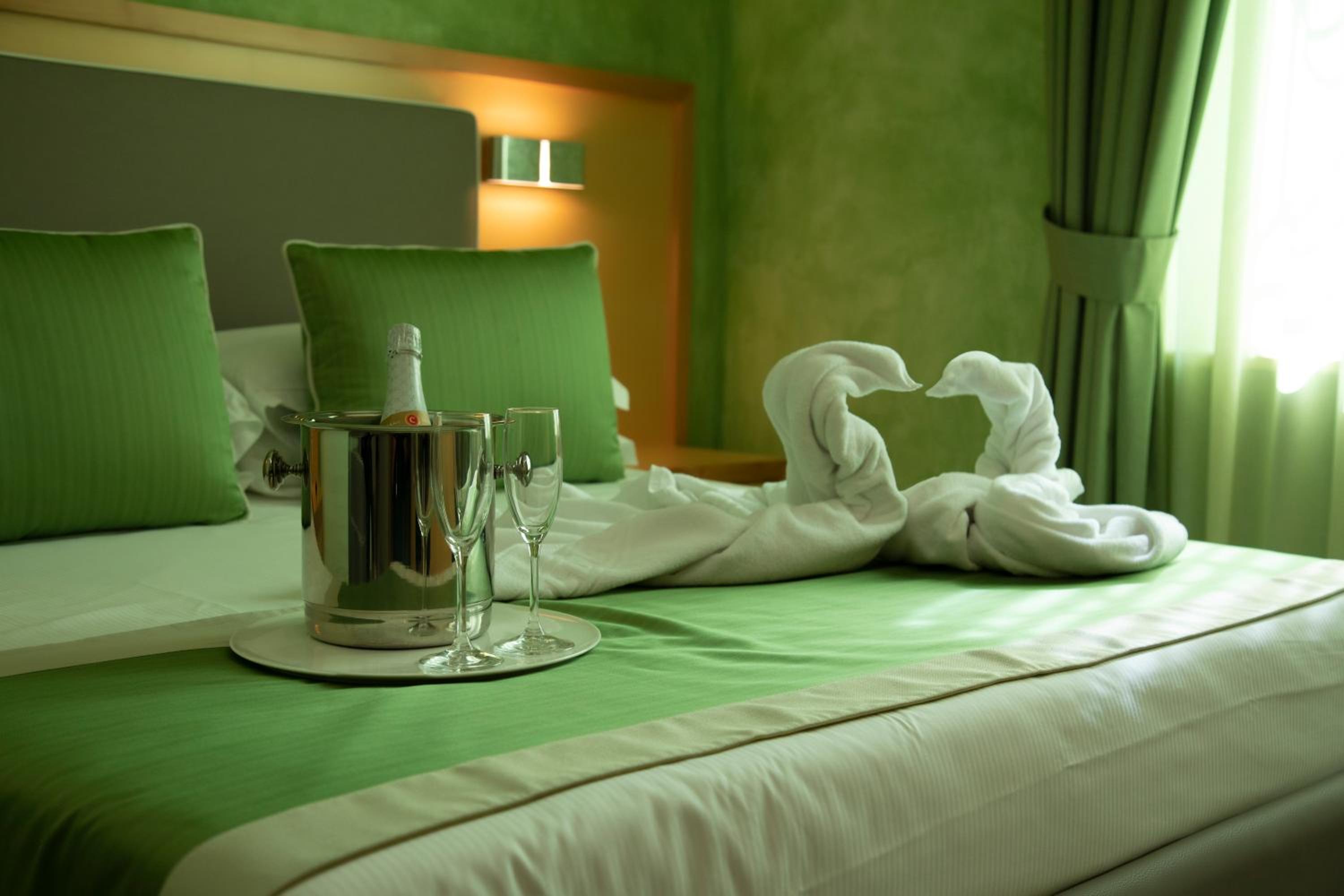 Deluxe Triple Room - Photo 13