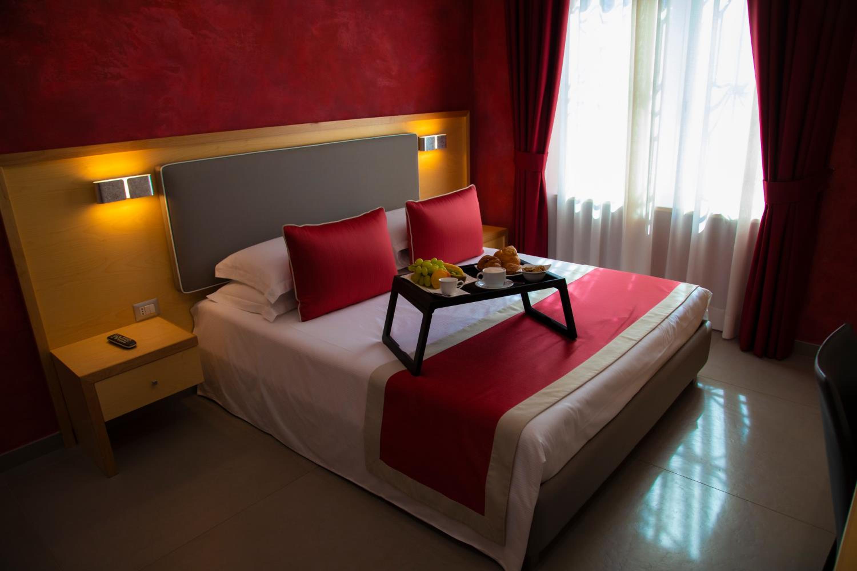 Quadruple Room - Photo 18