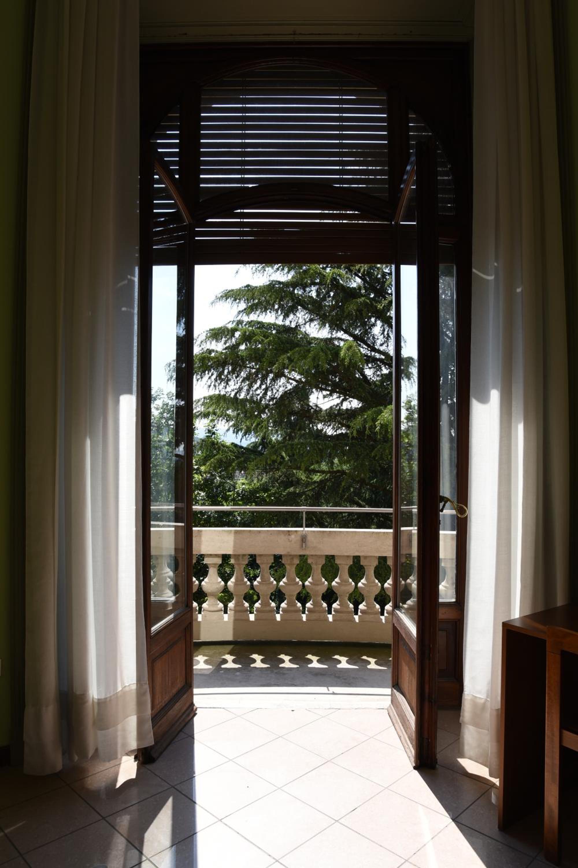Quadruple Room with Balcony - Photo 4