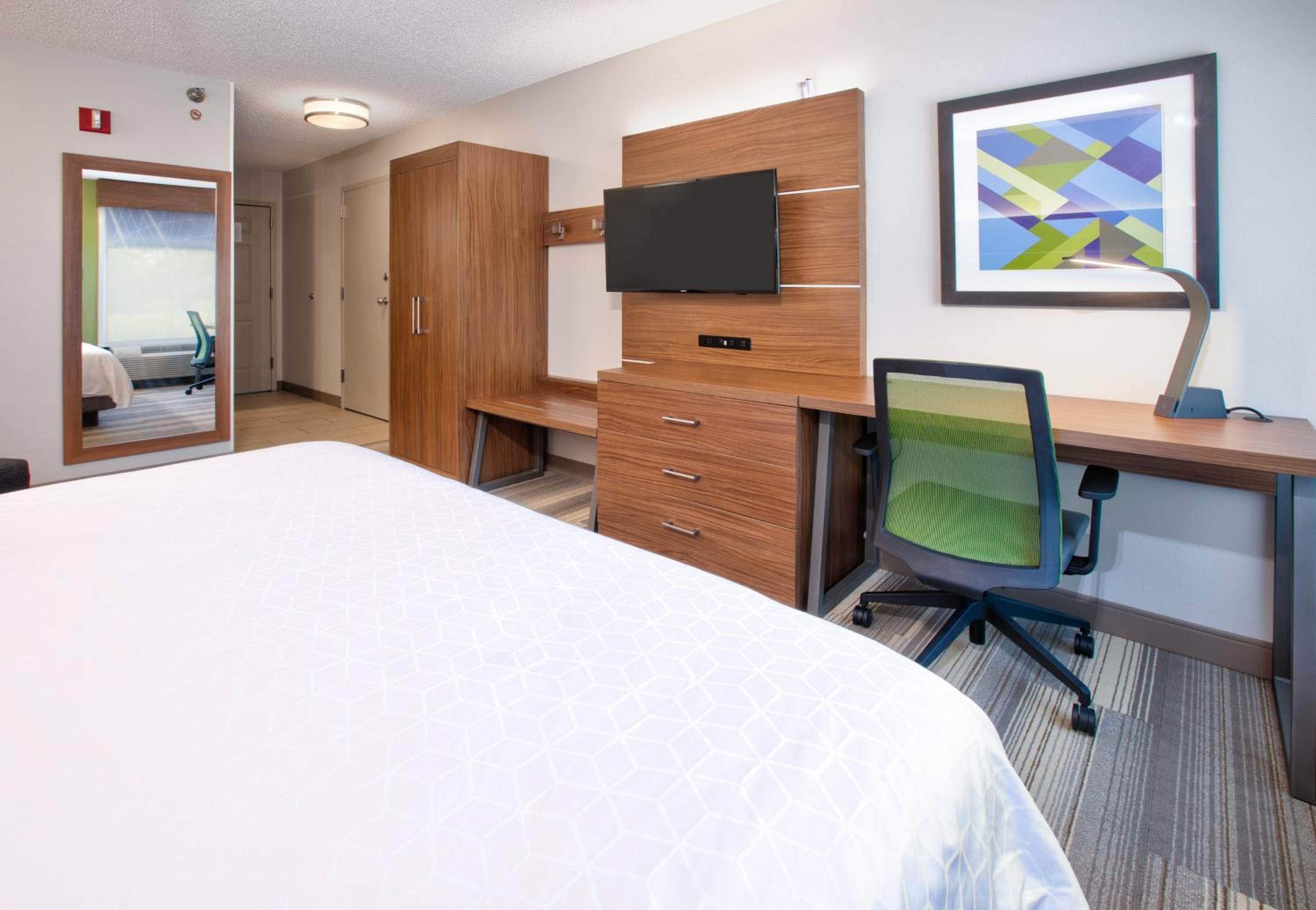 Queen Room - Disability Access - Photo 3