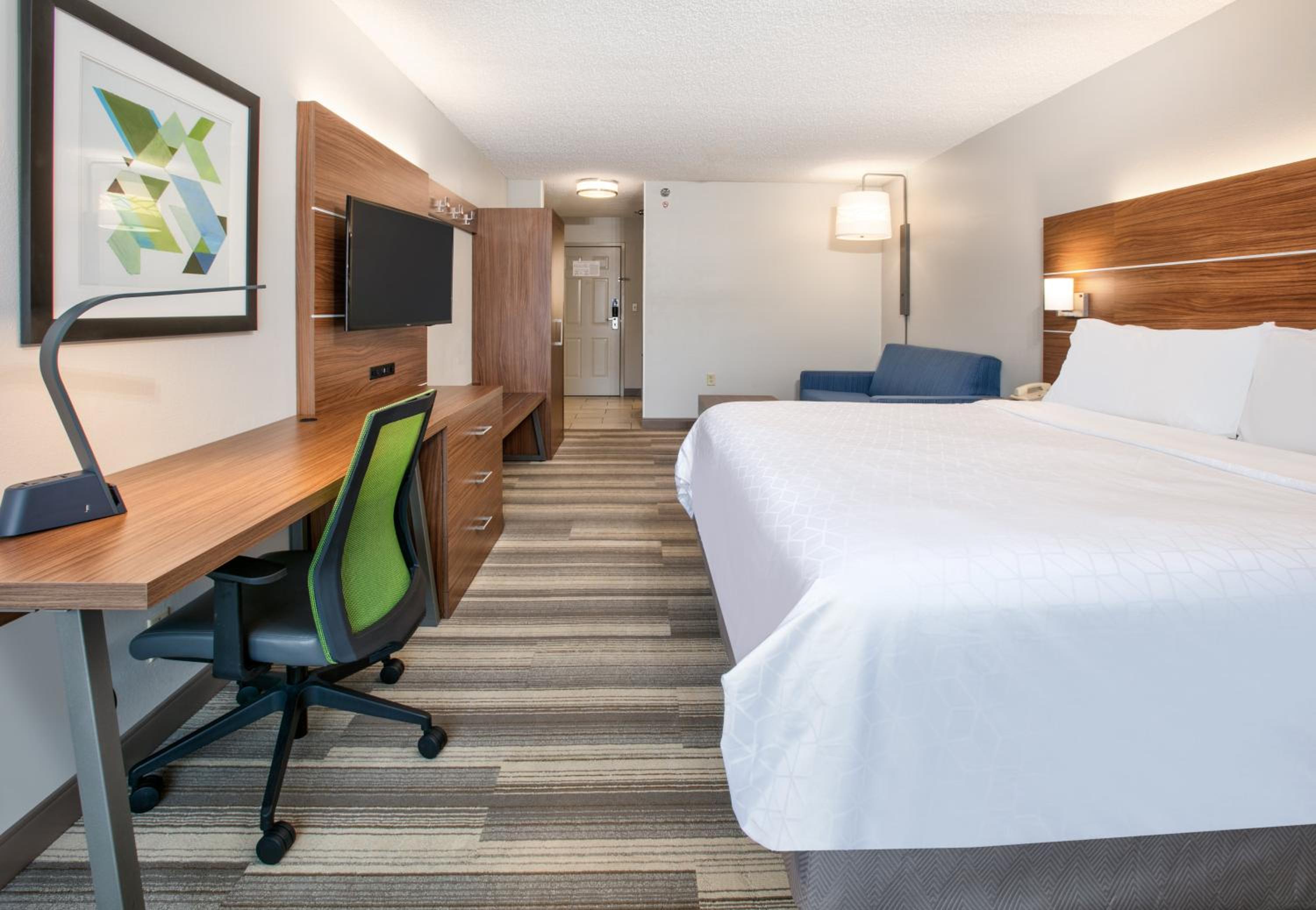 Standard King Room with Extra Space - Photo 1