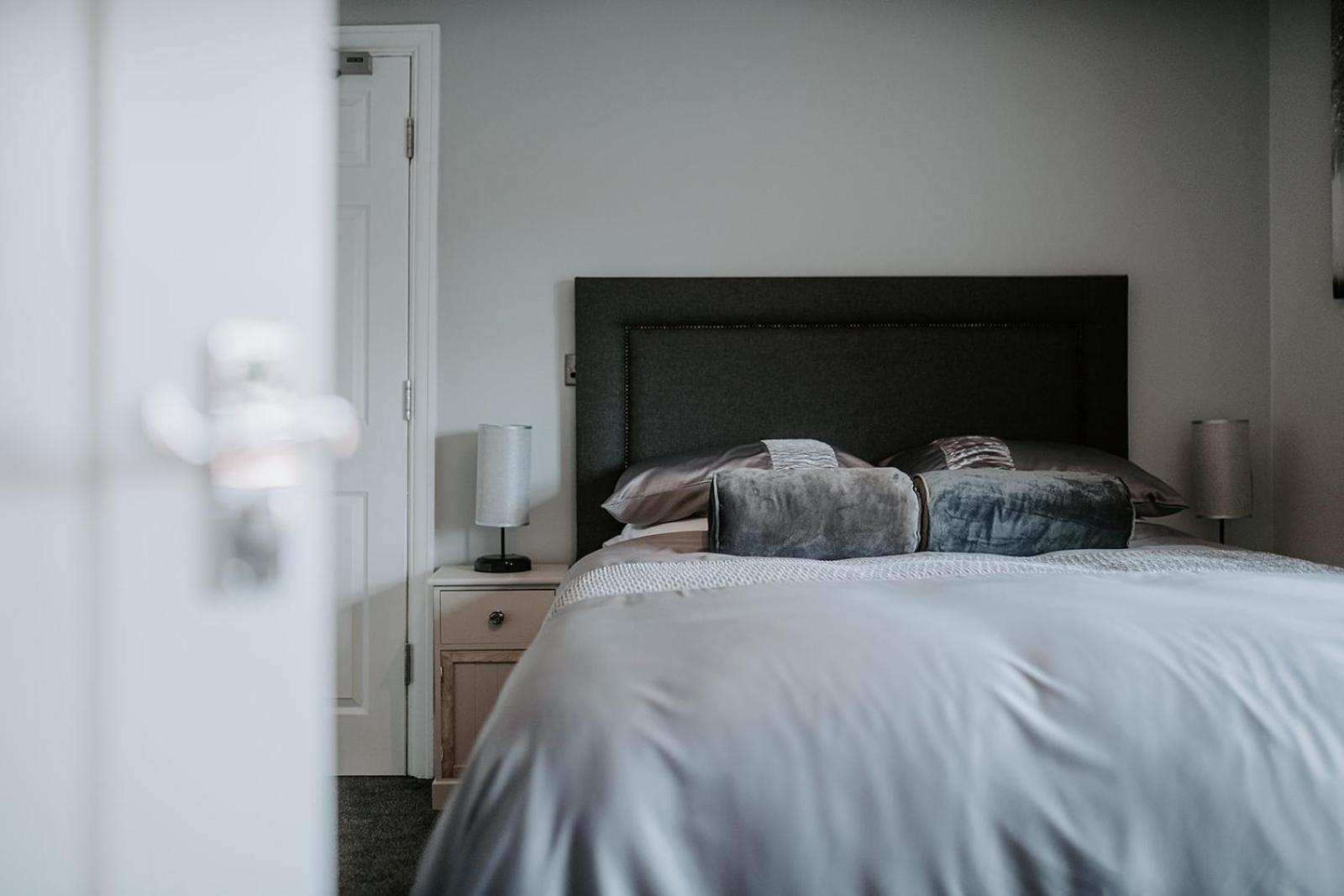 Deluxe King Room - Photo 8