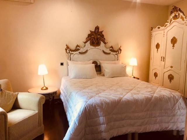 Four-Bedroom House - Photo 19