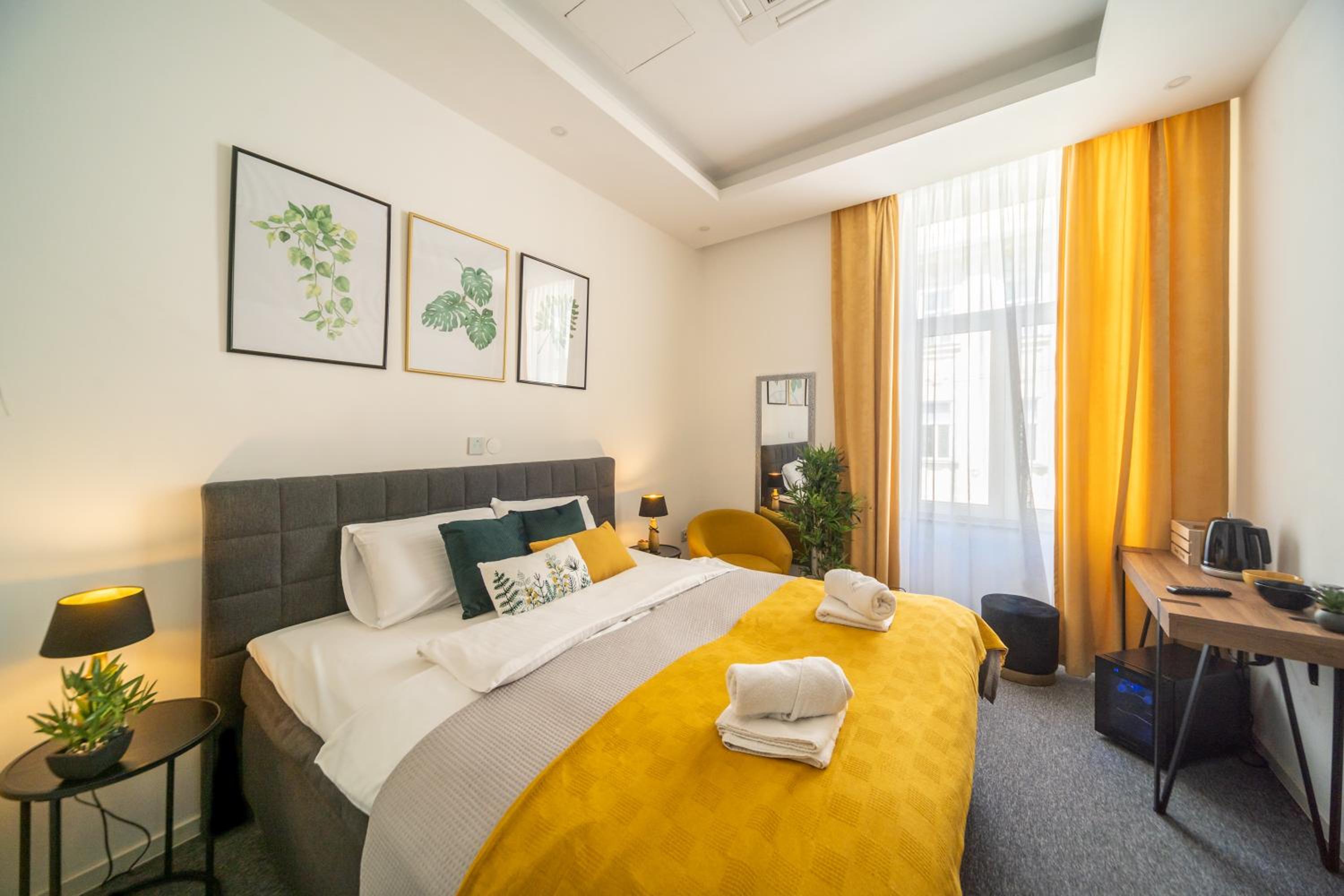 Deluxe Double Room - Photo 25