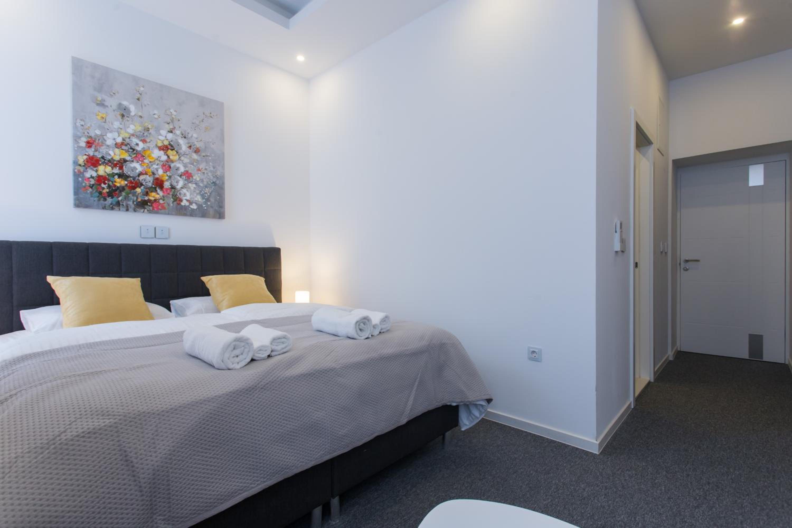 Deluxe Double Room - Photo 16