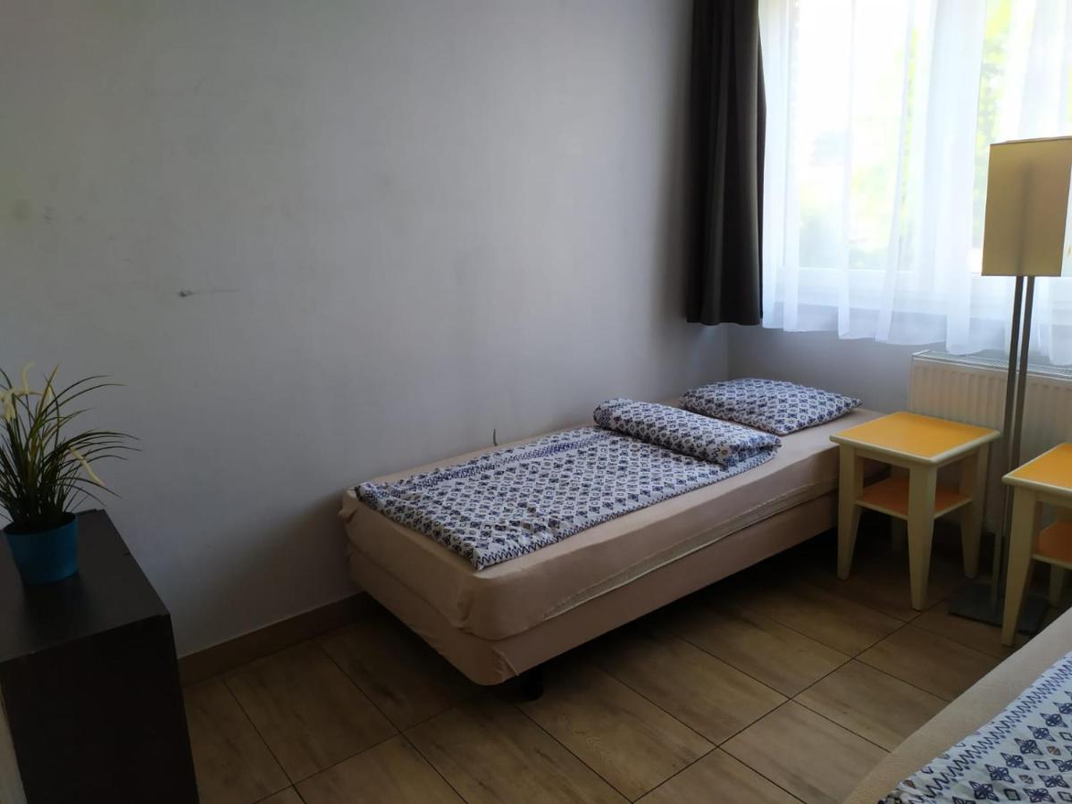 Standard Twin Room with Shared Bathroom photo 3